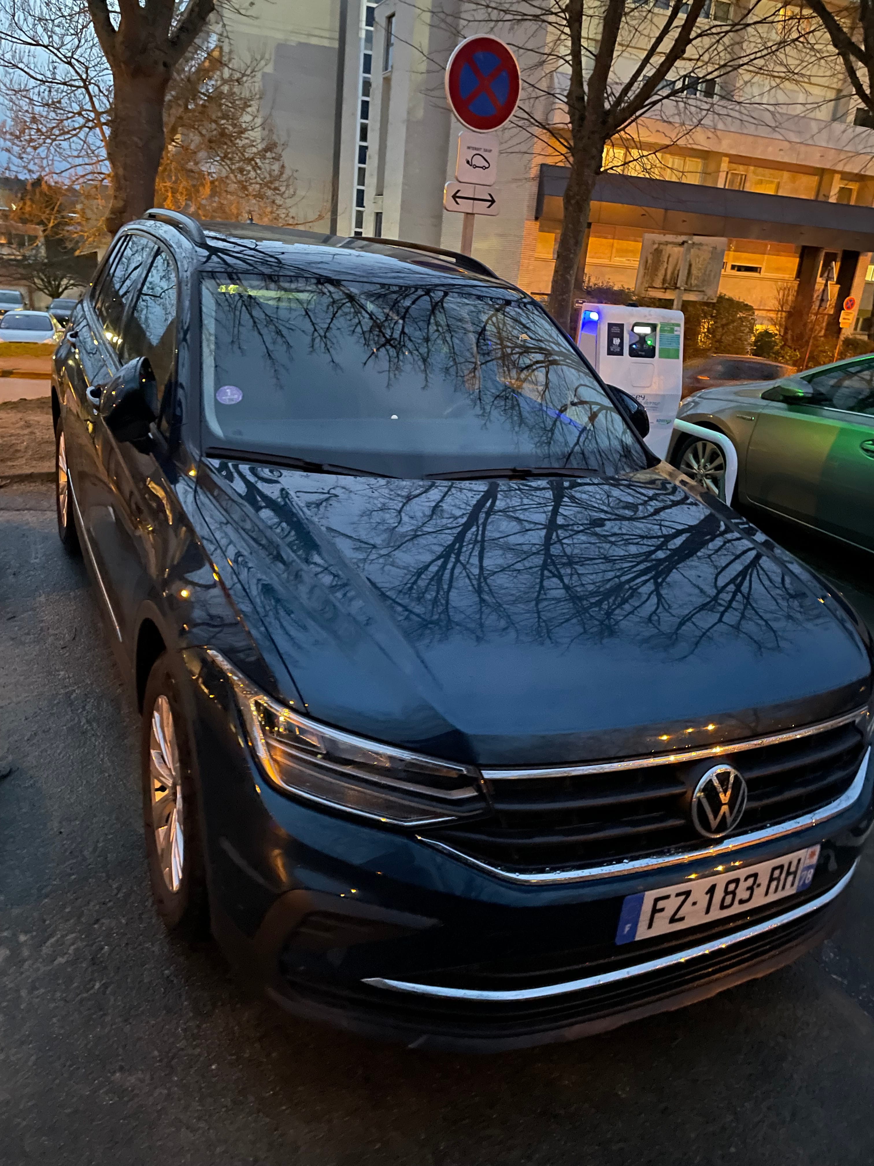 Volkswagen Tiguan 2.0T SE 4Motion, 2021, Essence 95 / Électrique (hybride), automatique