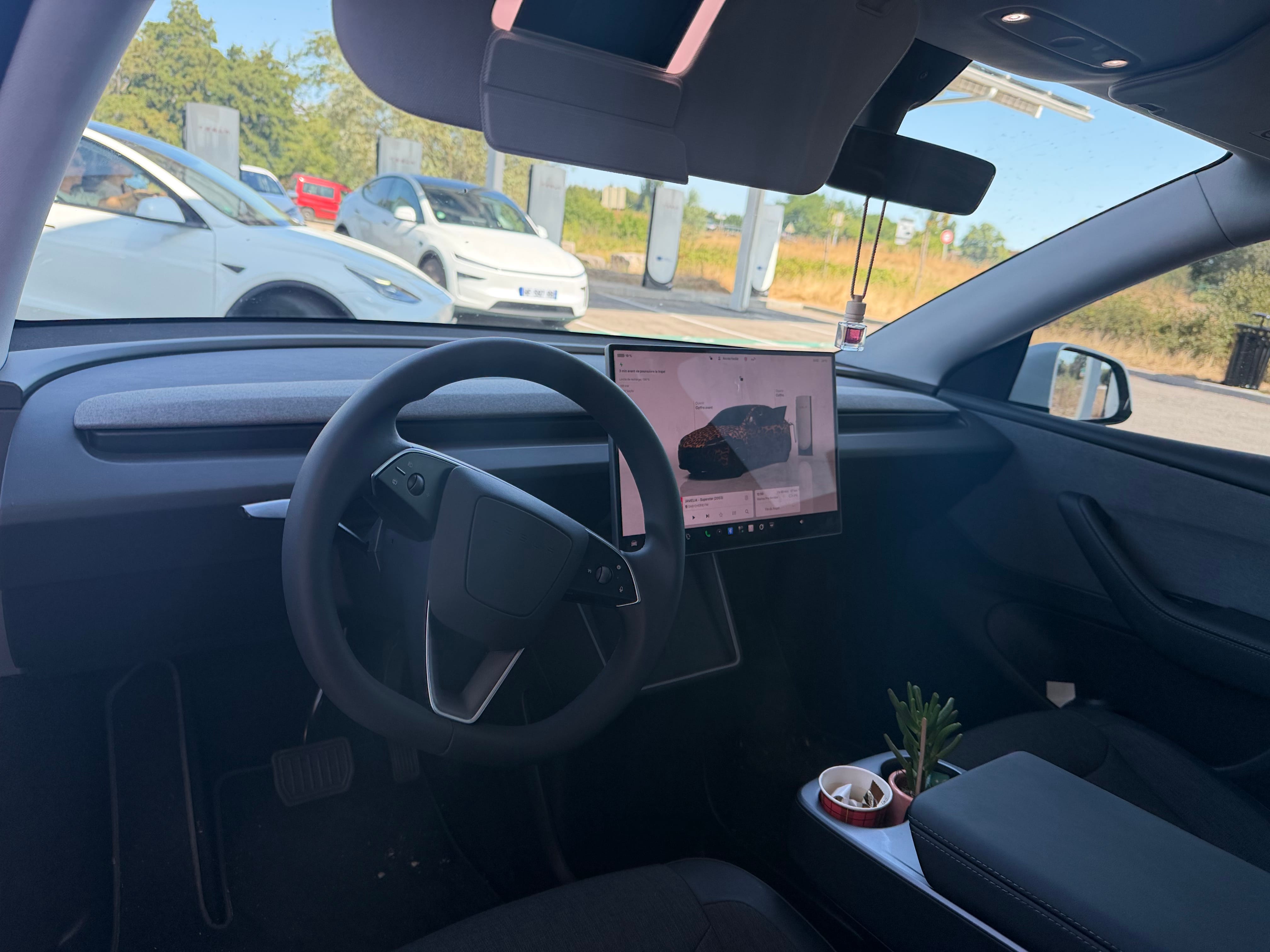 Tesla Model Y avec GPS
