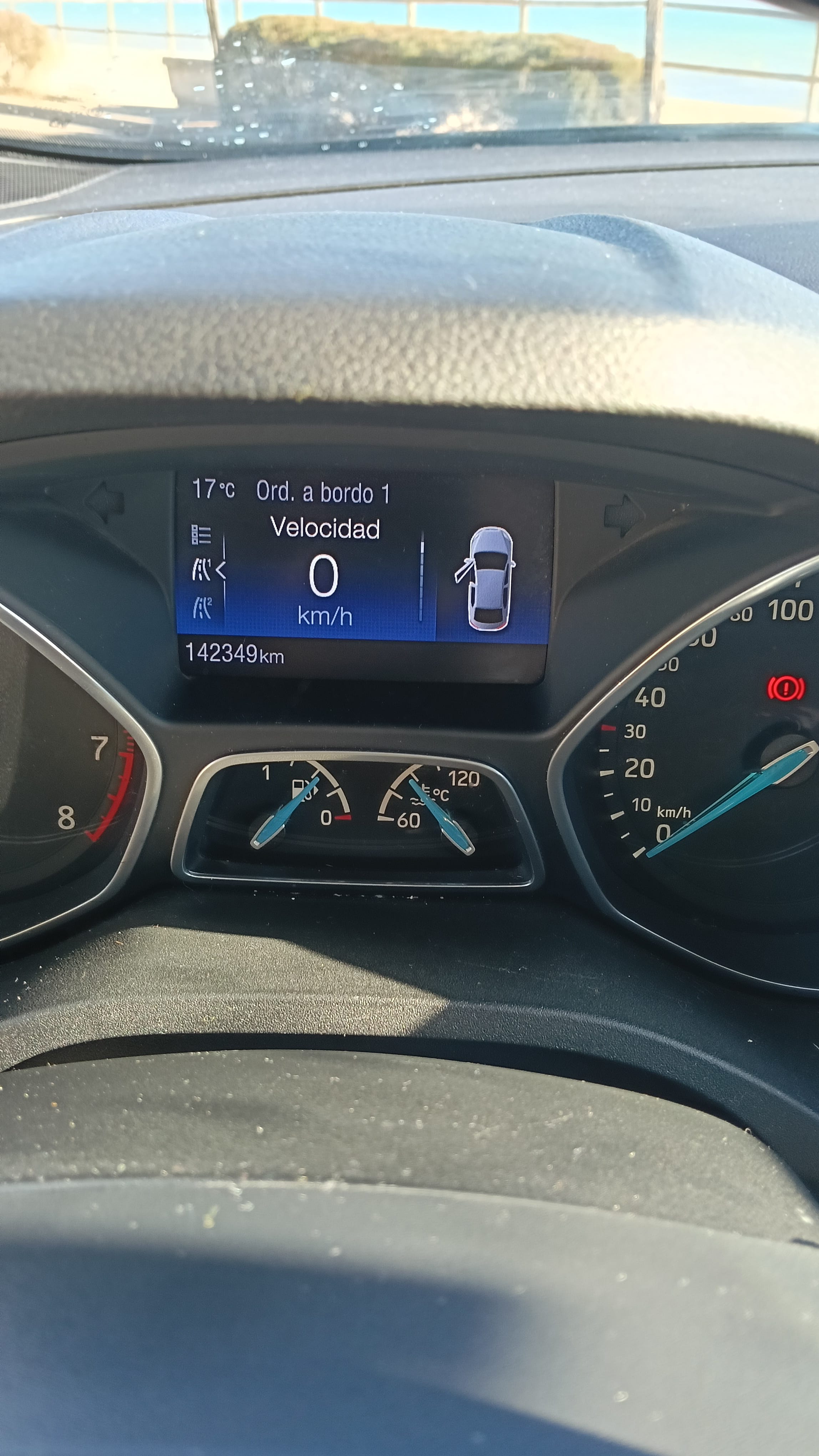 Ford C-Max con Puertos de carga USB