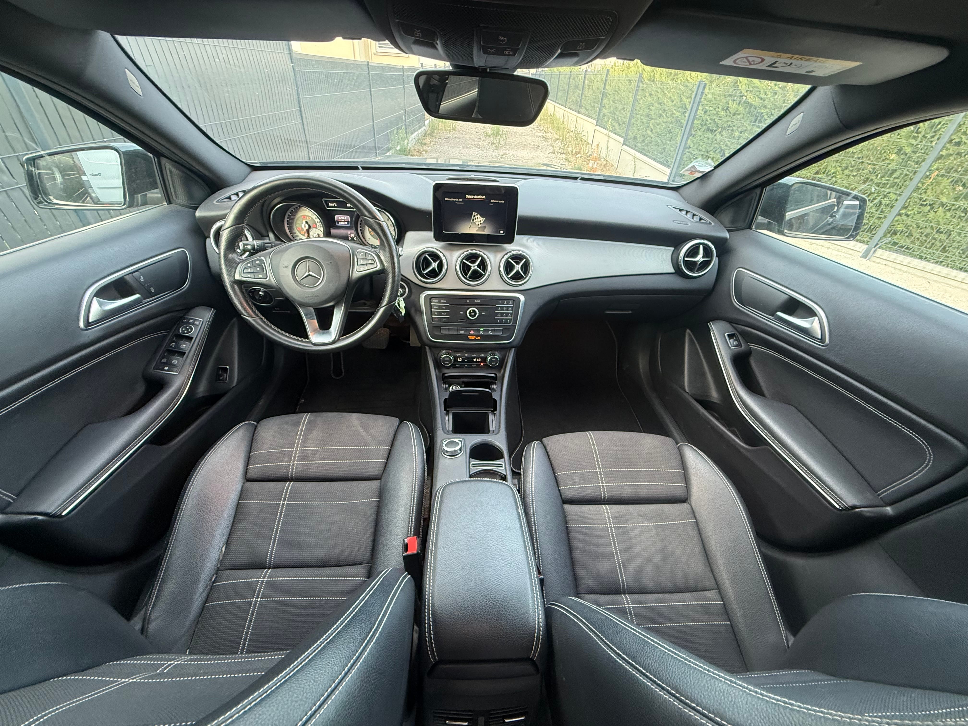 Mercedes-Benz GLA 200 avec GPS
