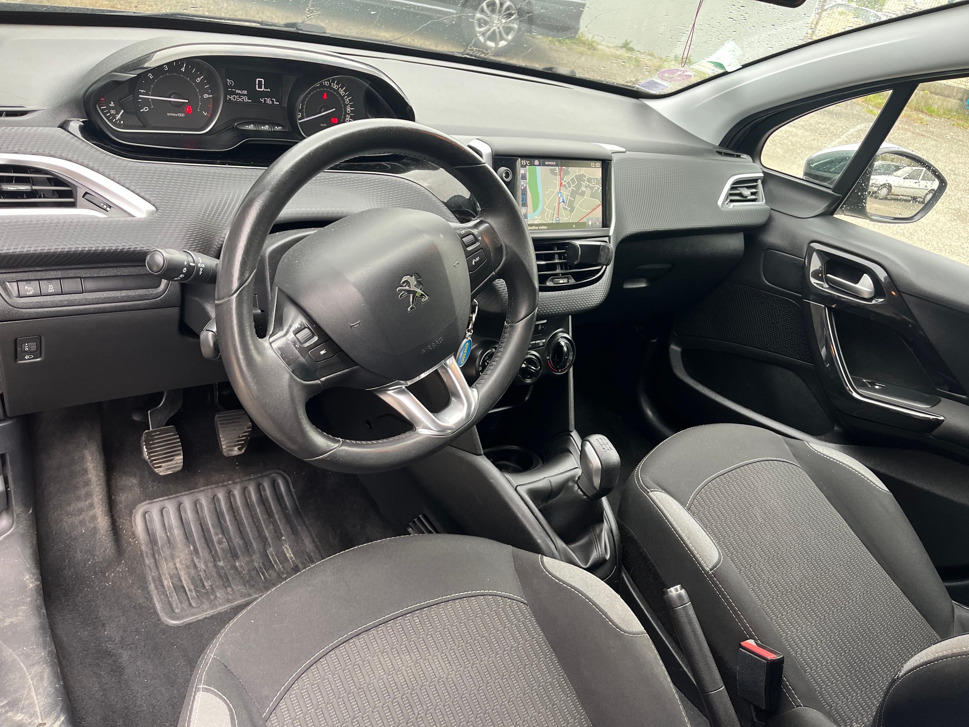 Peugeot 208 avec Climatisation