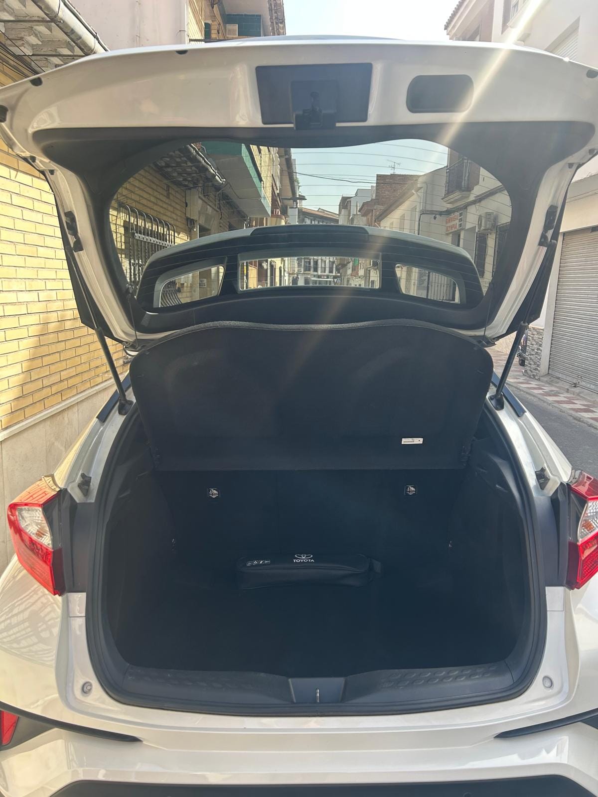Toyota C-HR Hybrid con Radio 
