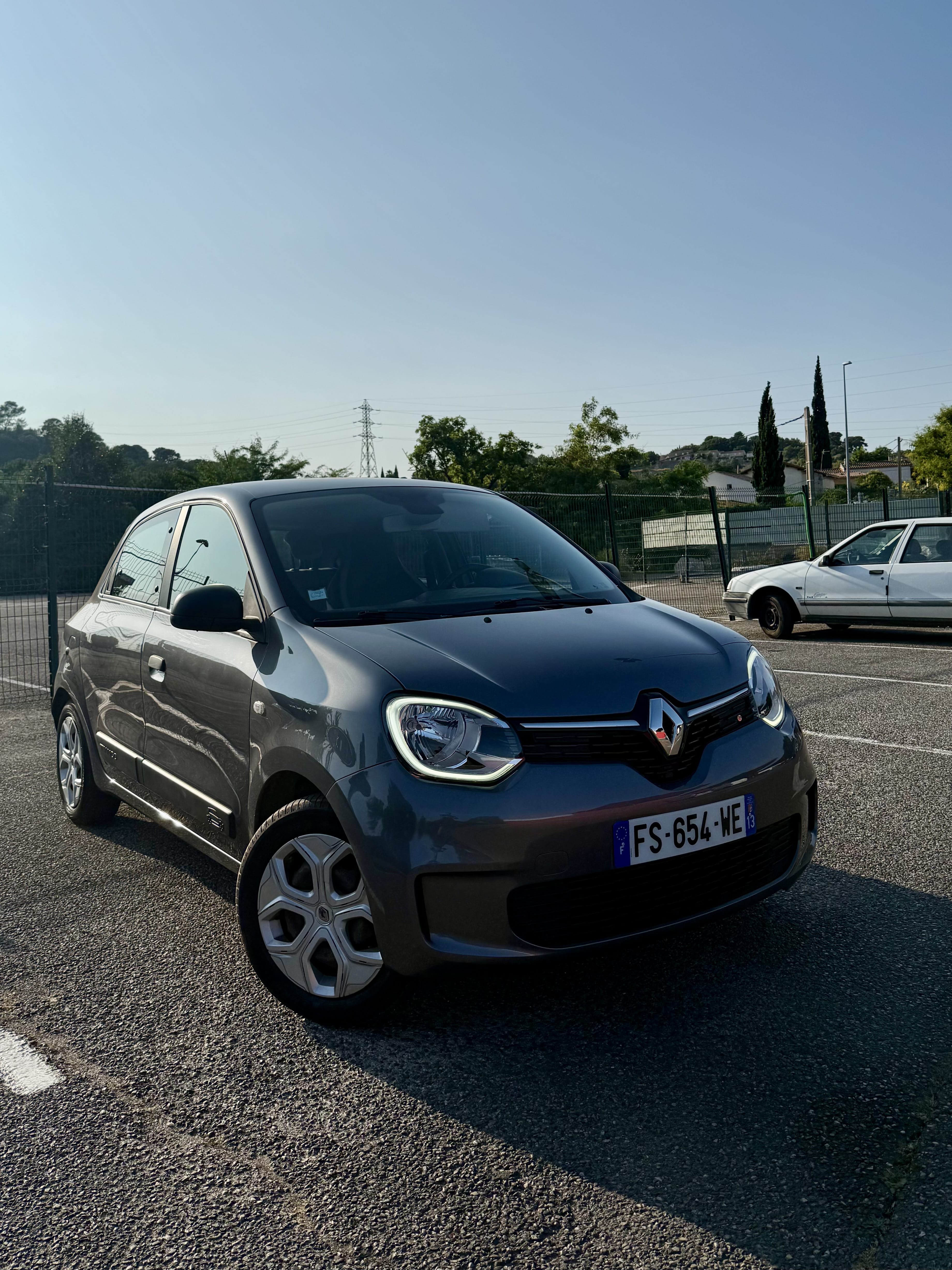 Renault Twingo III with Cruise control