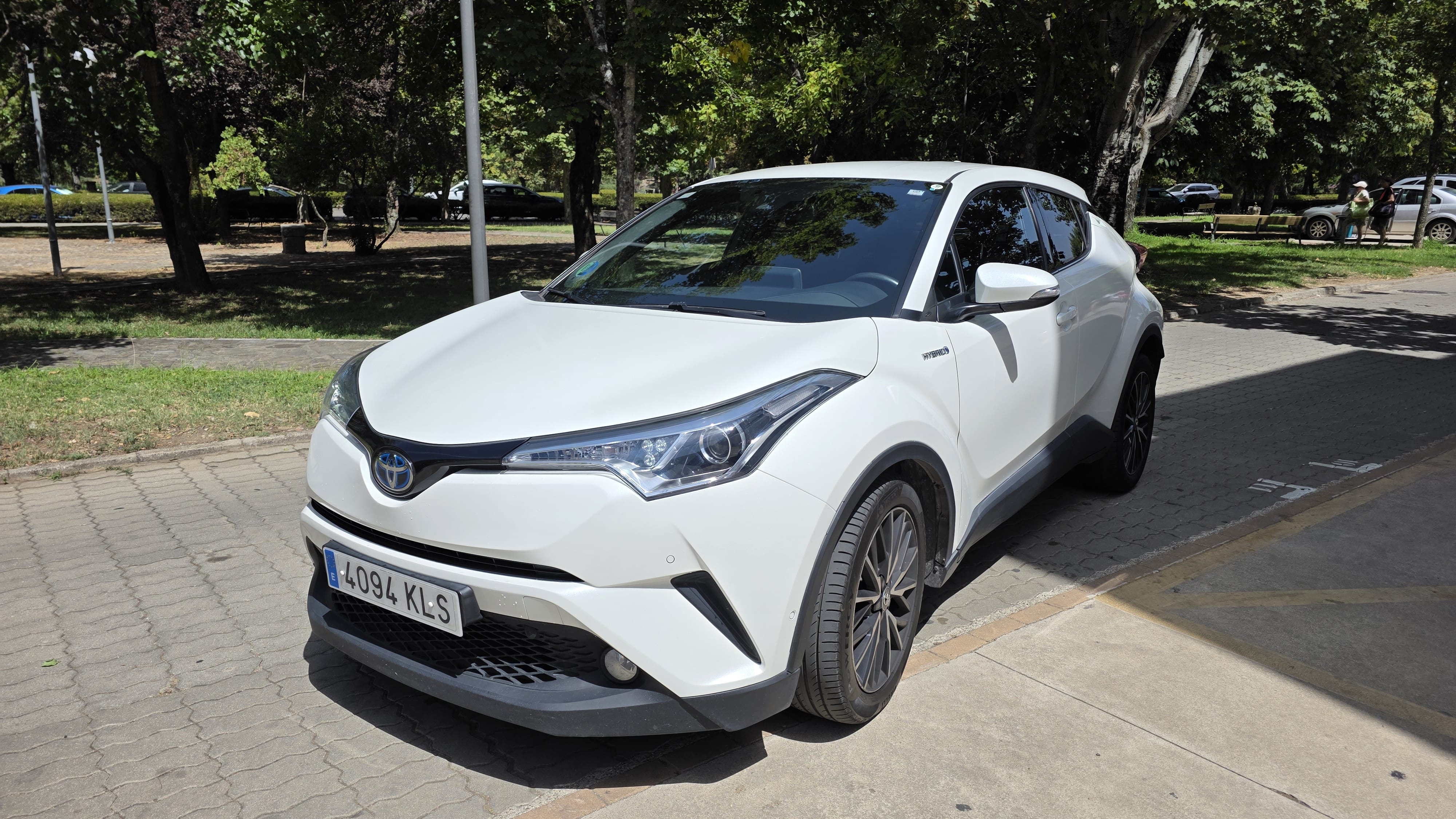 Toyota C-HR Hybrid med Aircondition