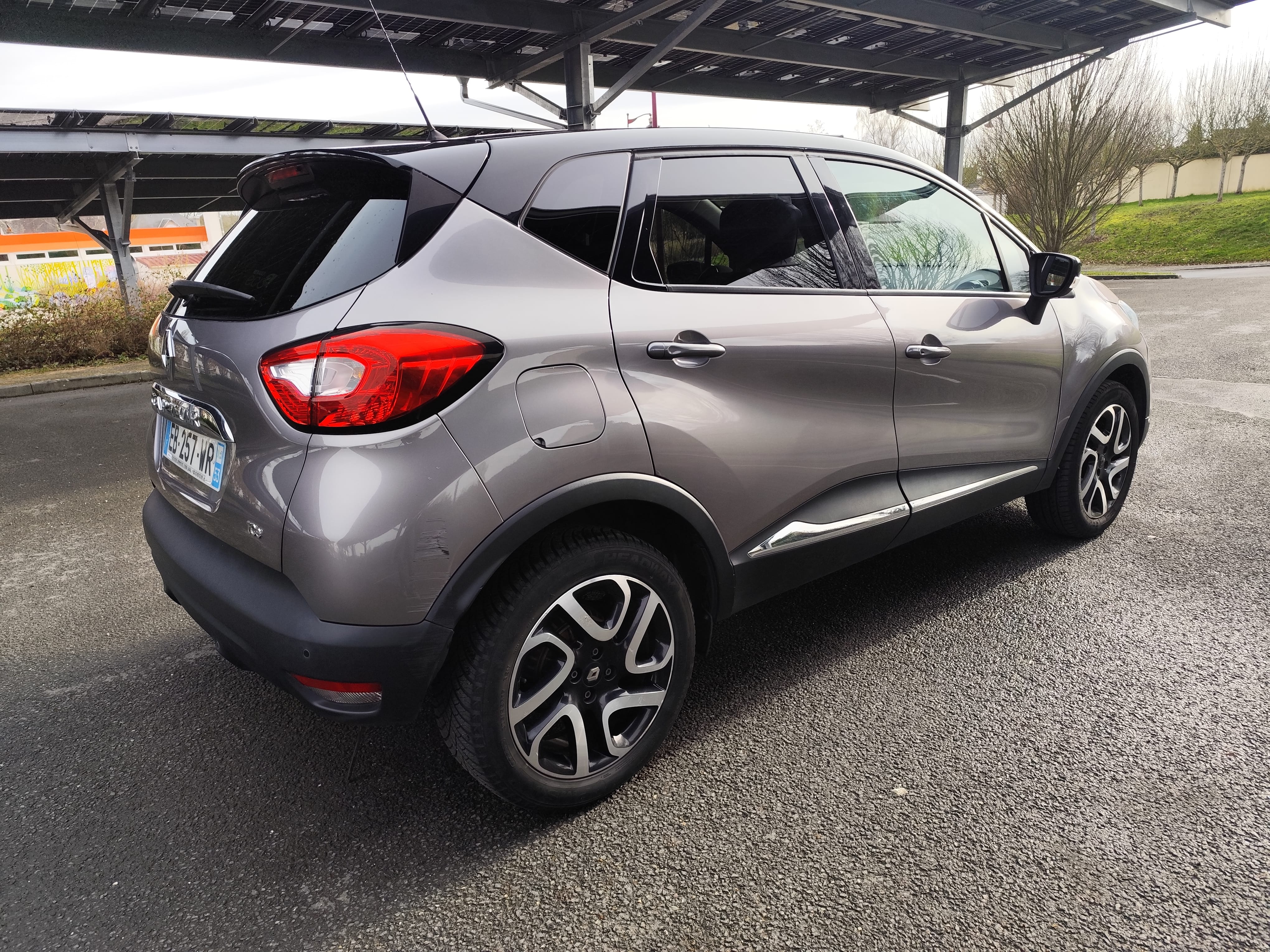 Renault Captur Essence proche gare 24/24 avec GPS