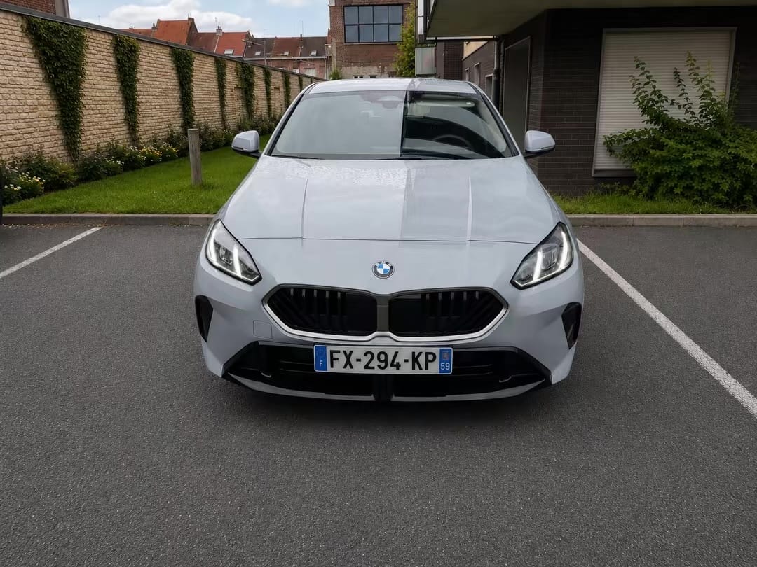 BMW Série 1, 2025, Essence 98 / Électrique (hybride), automatique