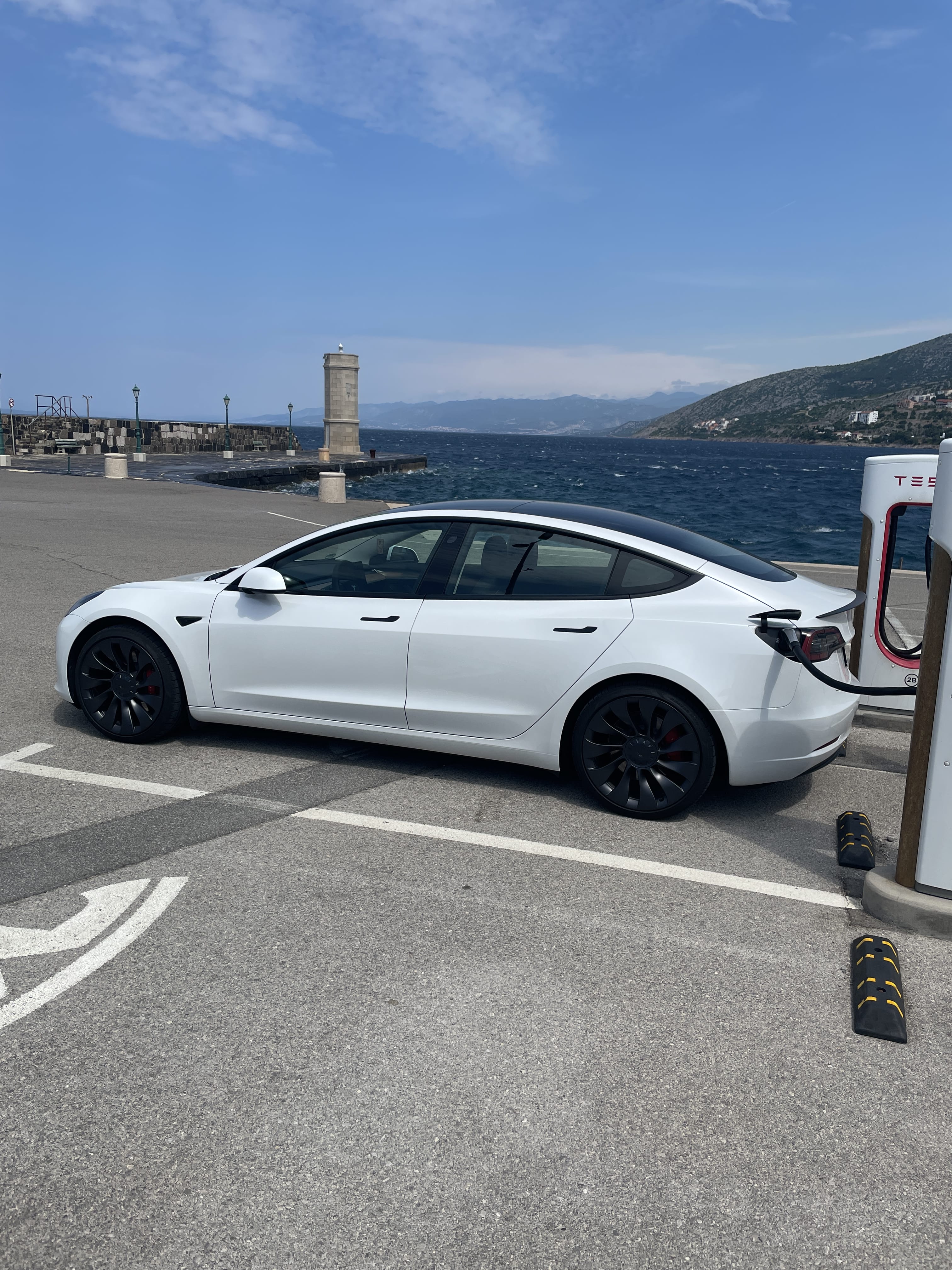 Tesla Model 3 Long Range Performance mit 534 PS mit Navigationsgerät