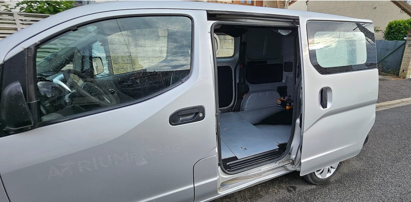 Nissan NV200 avec Attelage