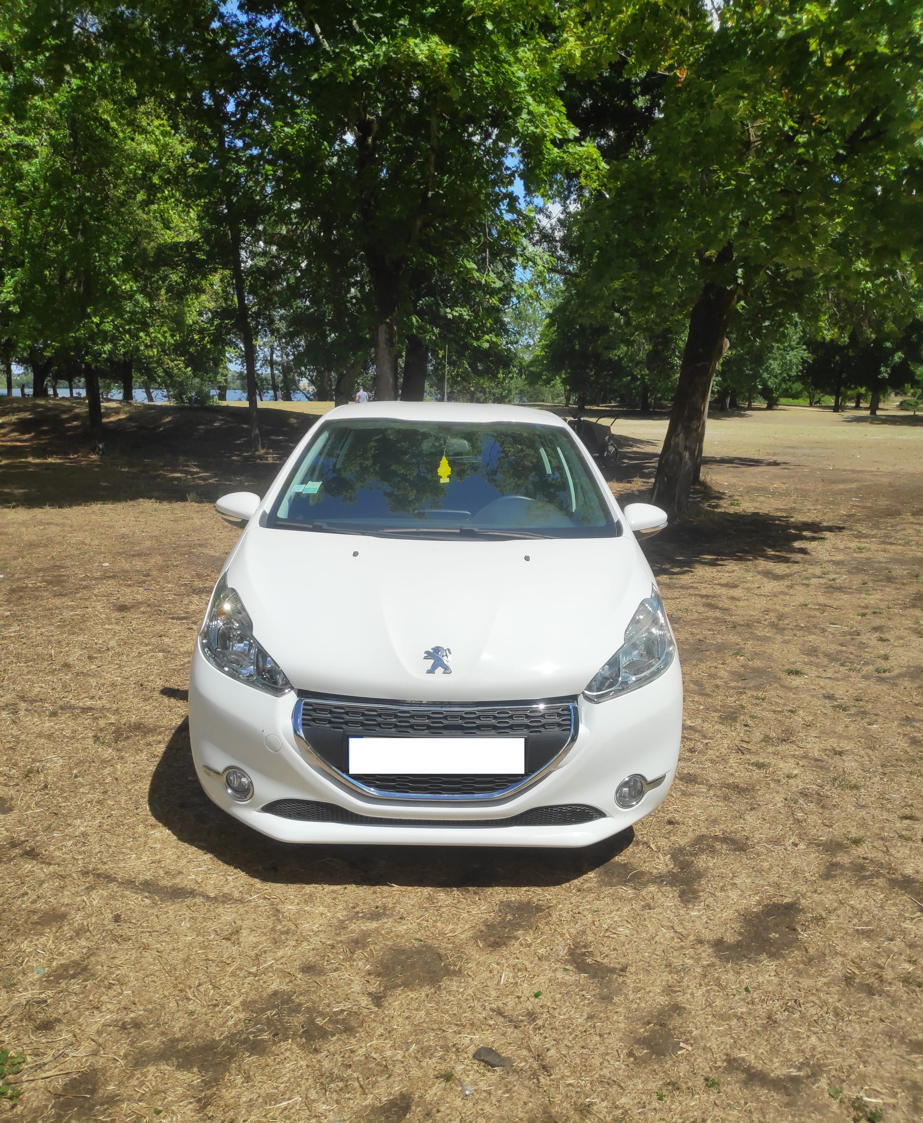 Peugeot 208 1.6 HDI avec Entrée audio / iPod