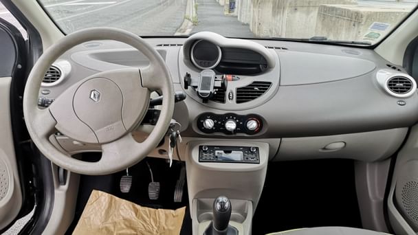 Renault Twingo Louez la Twingo 2 Diesel – Économique et Pratique ! avec Entrée audio / iPod
