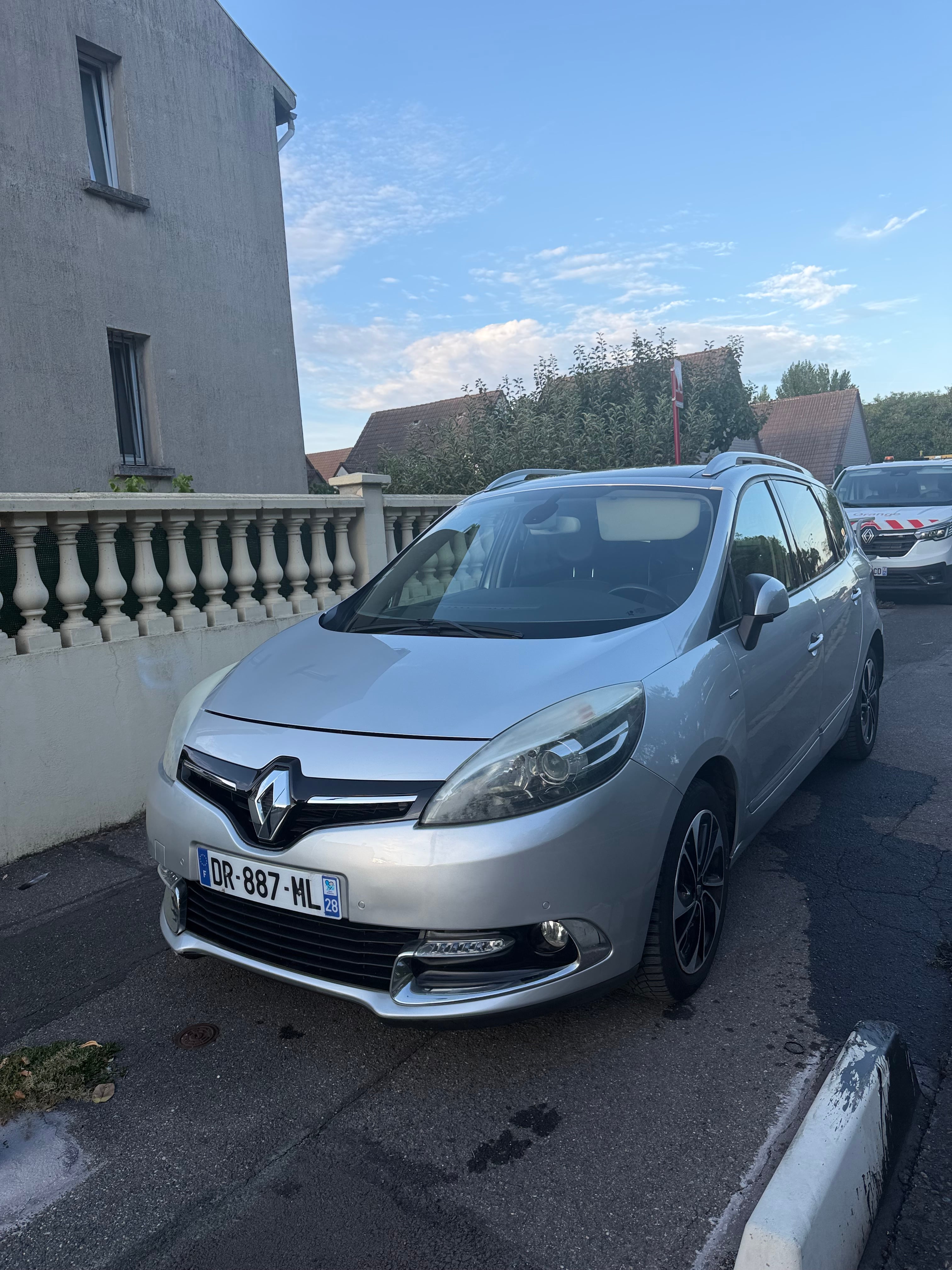 Renault Grand Scenic, 2015, Essence 95, 7 places