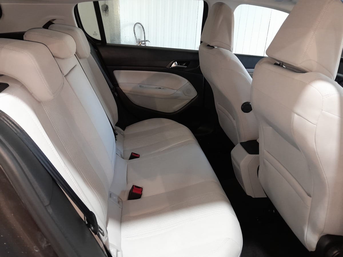 Peugeot 308 avec Autoradio