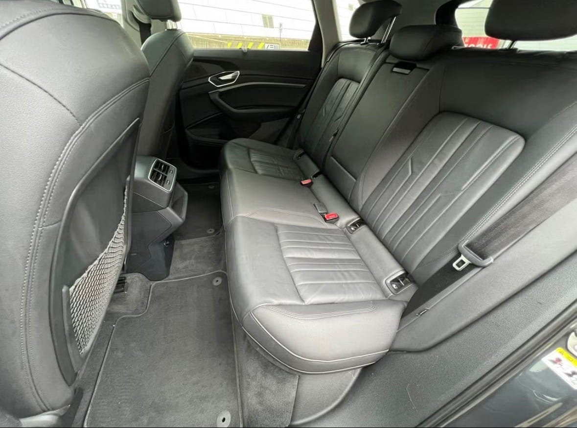 Audi e-tron with GPS