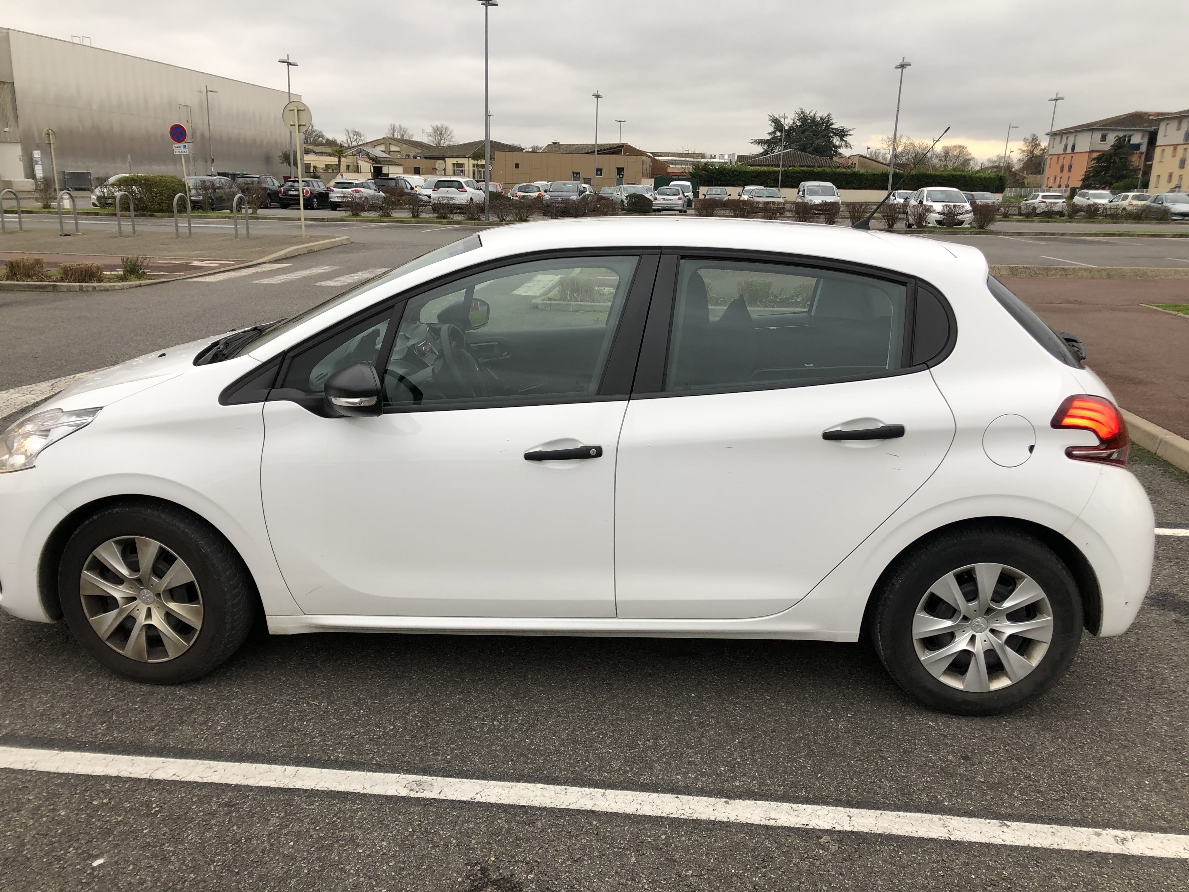 Peugeot 208 Société avec Climatisation
