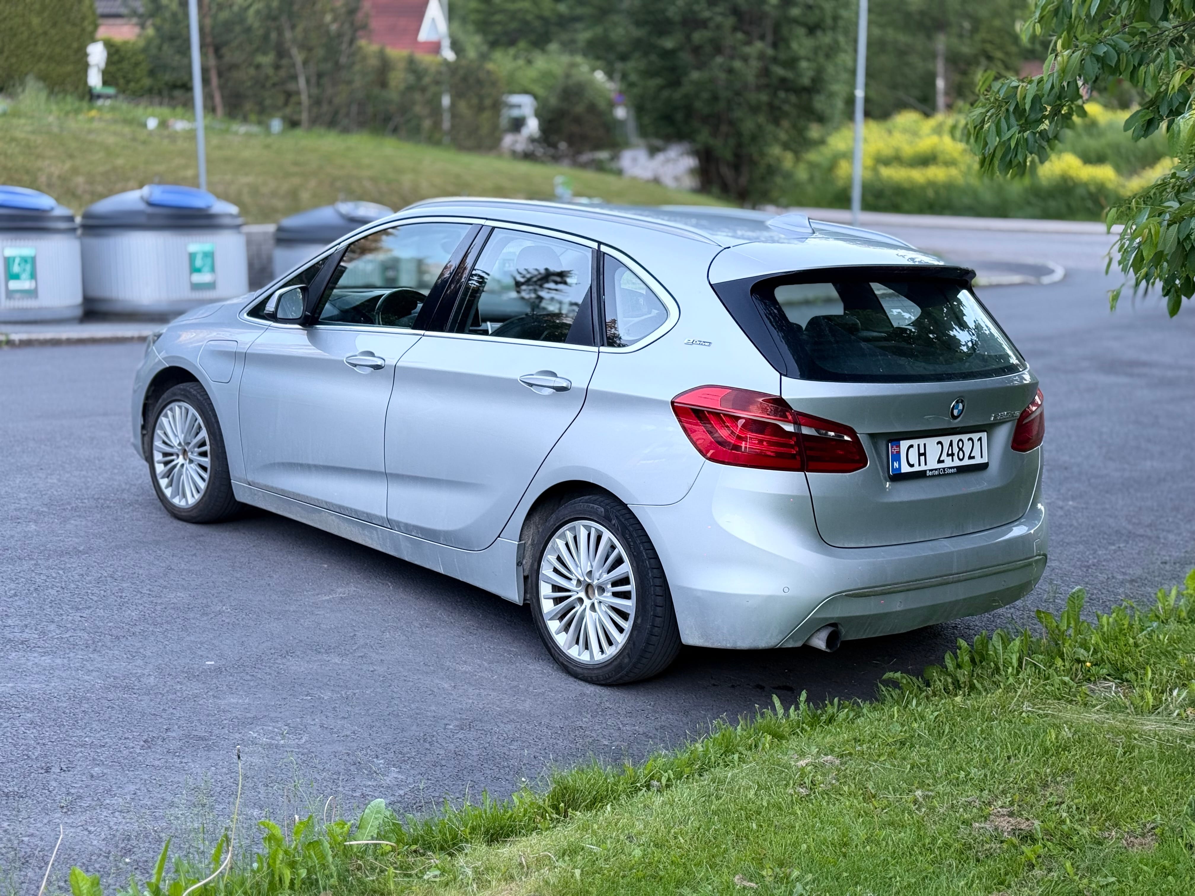 BMW  225xe Active Tourer 1.5 Bensin Hybrid 4x4 automat girkasse mit Navigationsgerät
