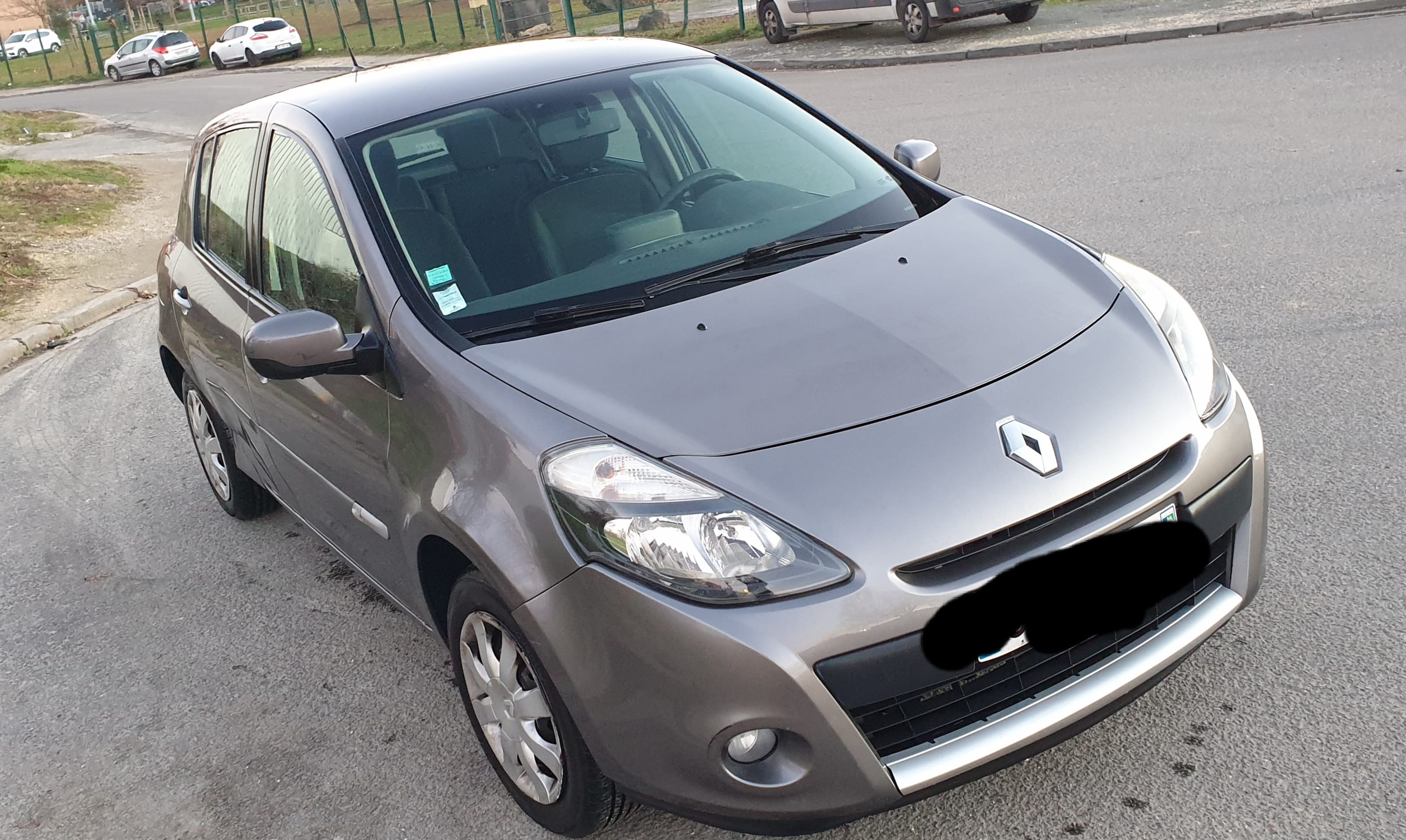 Renault Clio 3     1.2 l essence, 2012, Essence 95