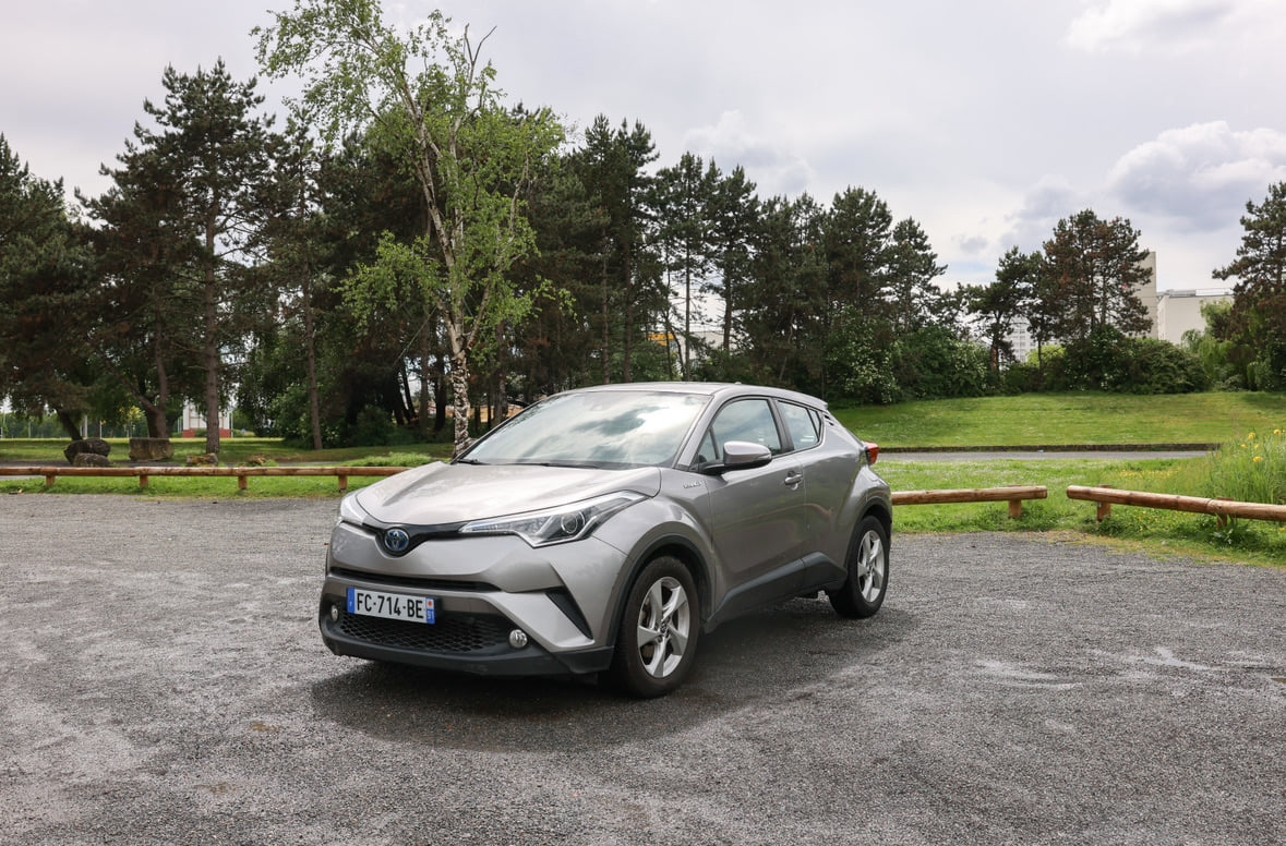 Toyota C-HR Hybrid, 2018, Essence 95 / Électrique (hybride), automatique