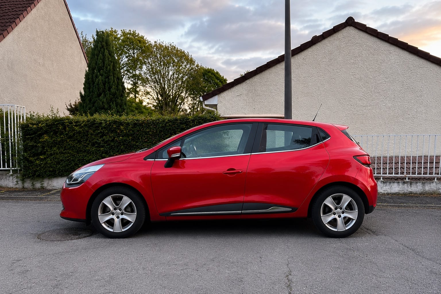 Renault Clio 4 parking métro ivry avec Régulateur de vitesse