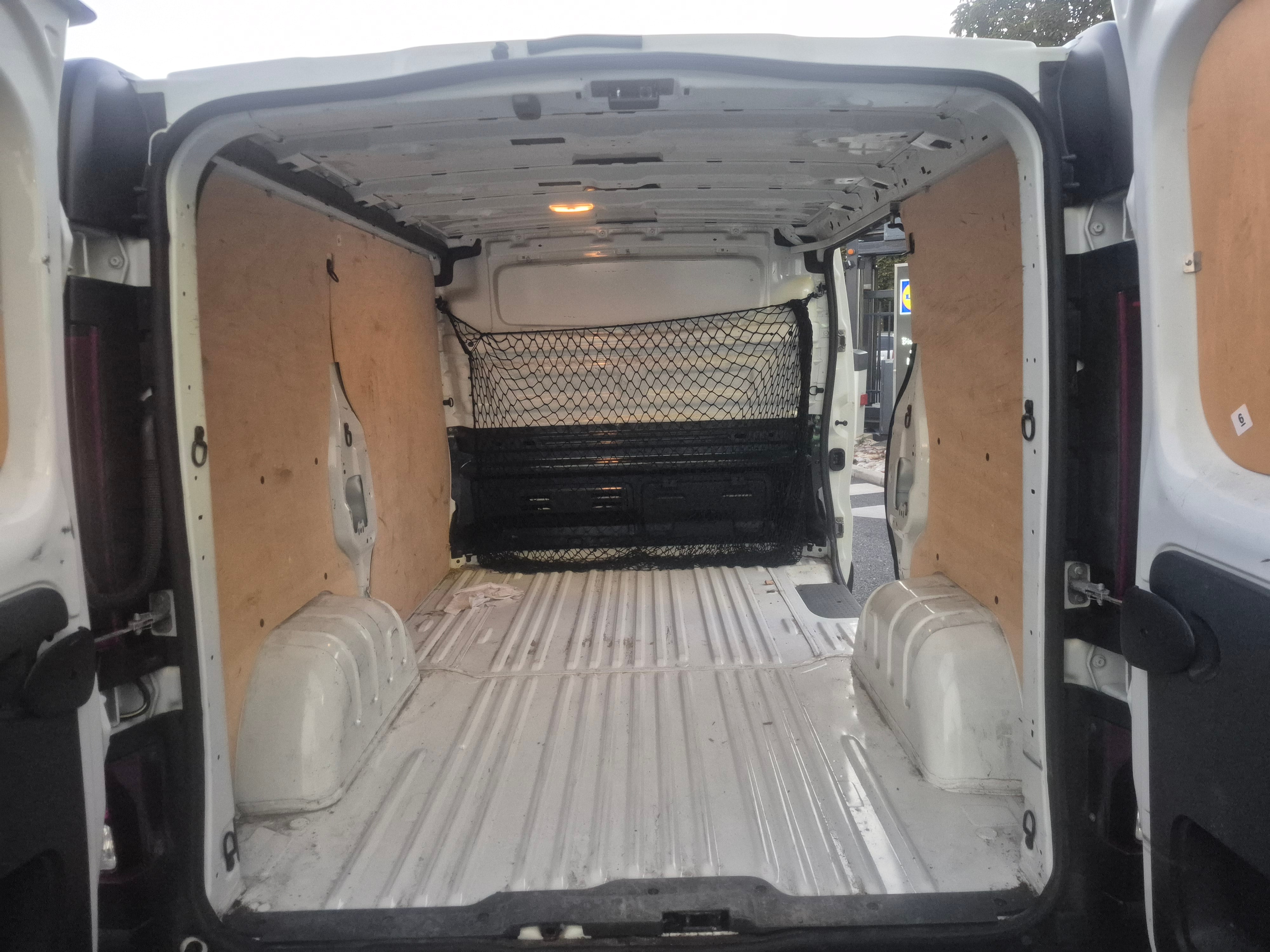 Nissan NV300 avec Port USB