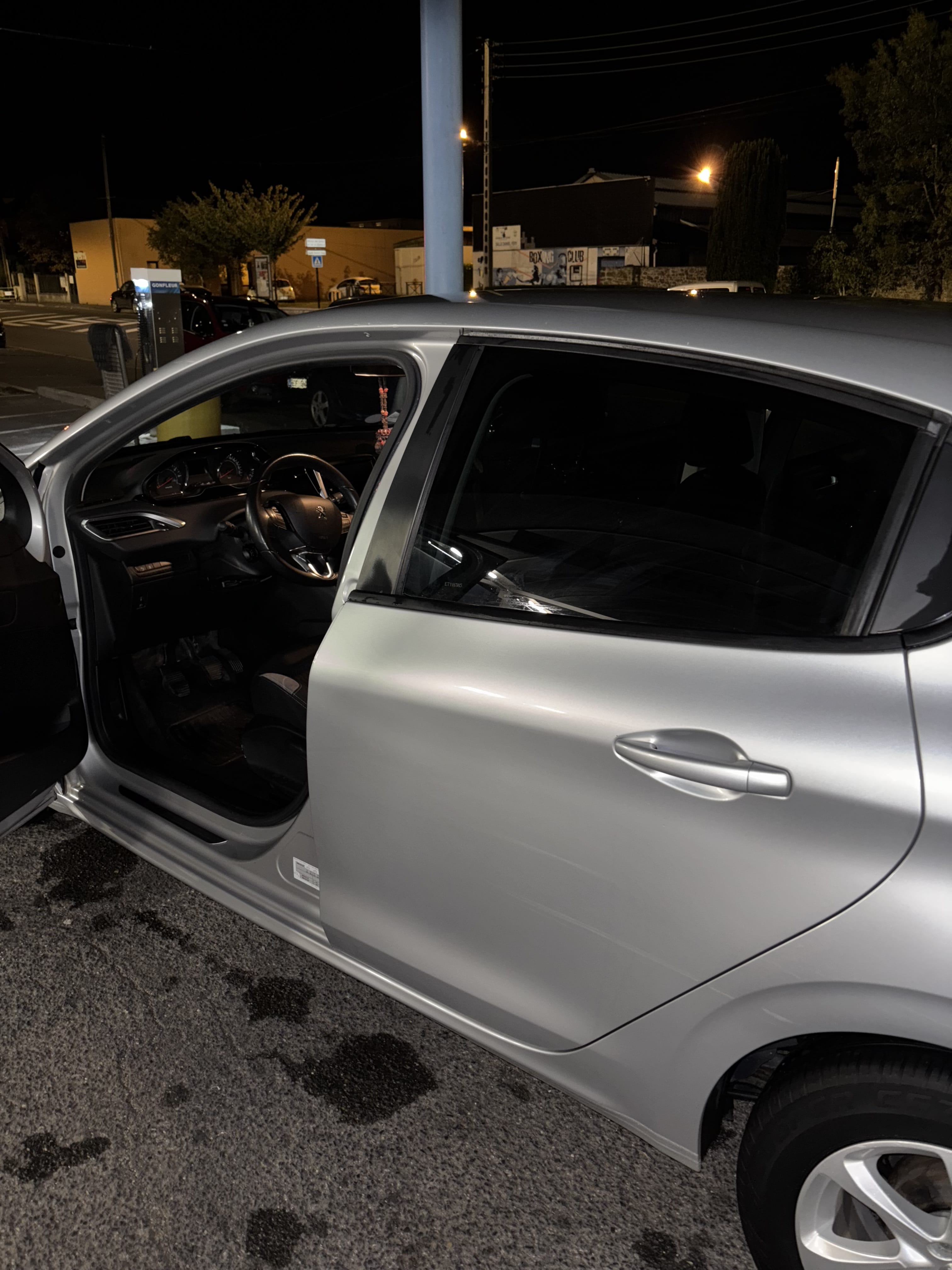 Peugeot 208, 2014, Essence 95