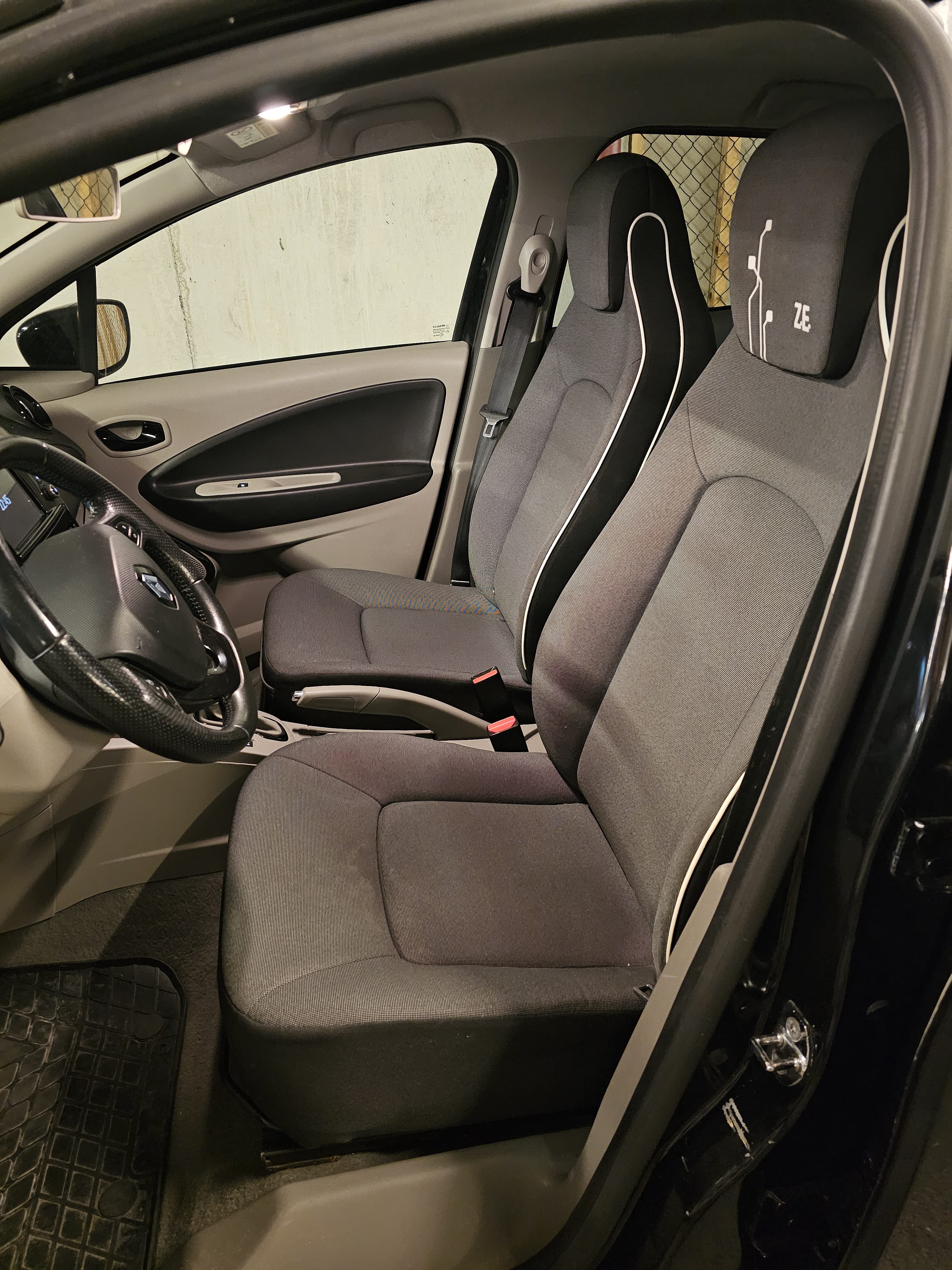 Renault ZOE Q210 – Best for City & Short Trips med Bluetooth audio