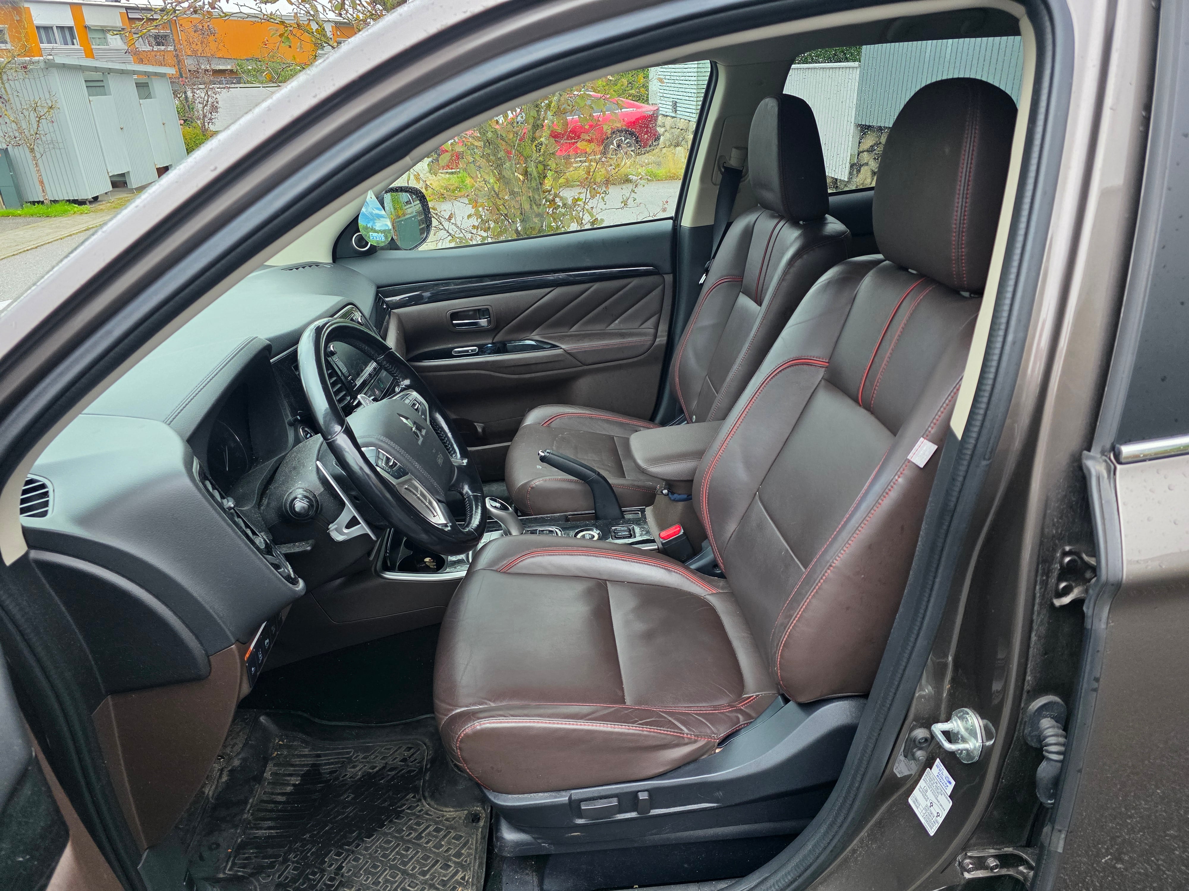 Mitsubishi Outlander PHEV SEL med Firehjulstrekk