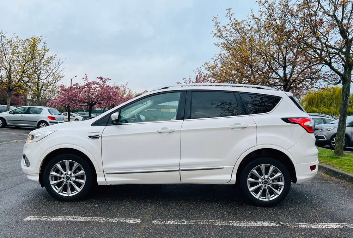 Ford Kuga 1.5 Flexifuel 150CV avec Climatisation