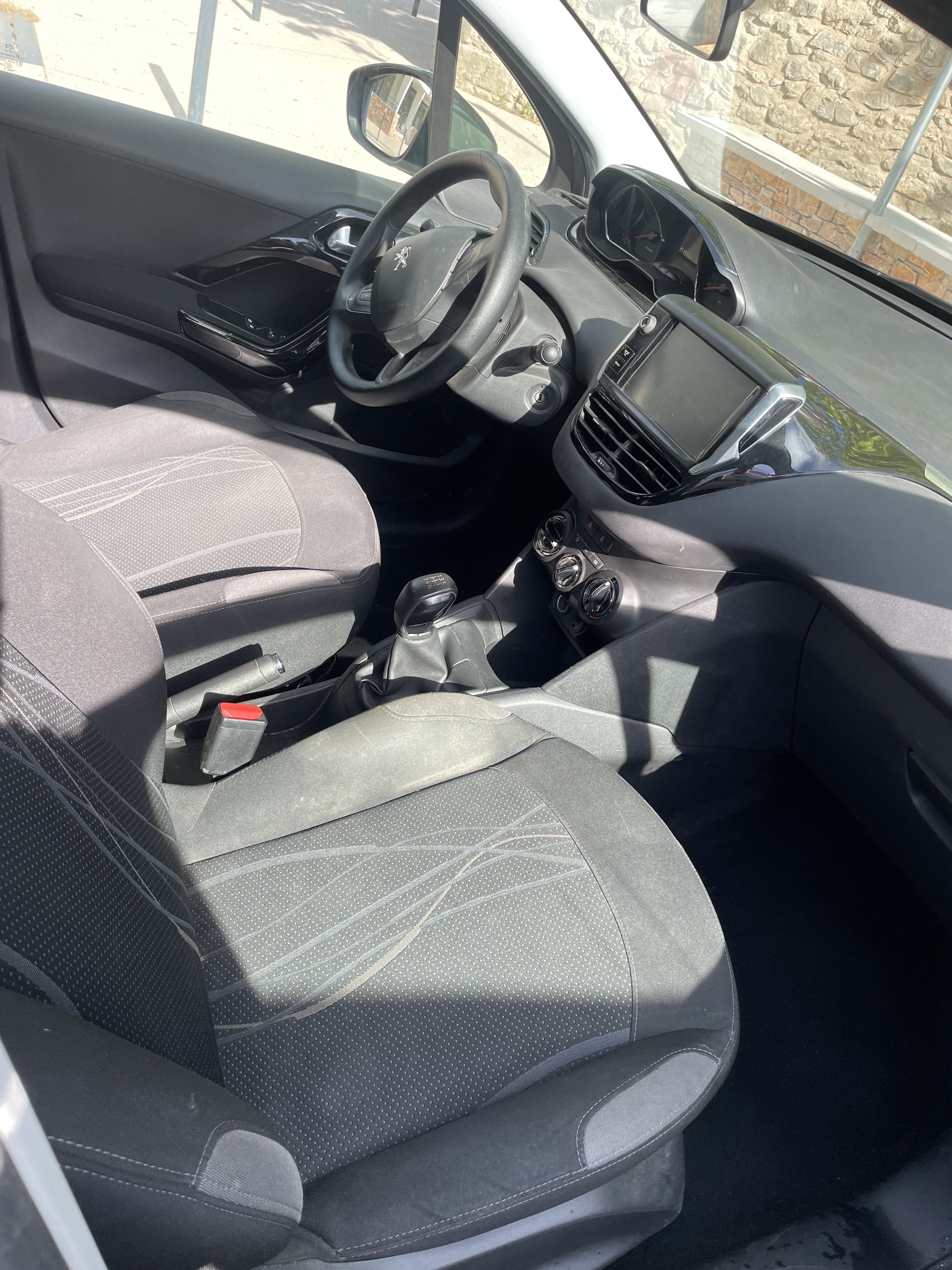 Peugeot 208 with Cruise control