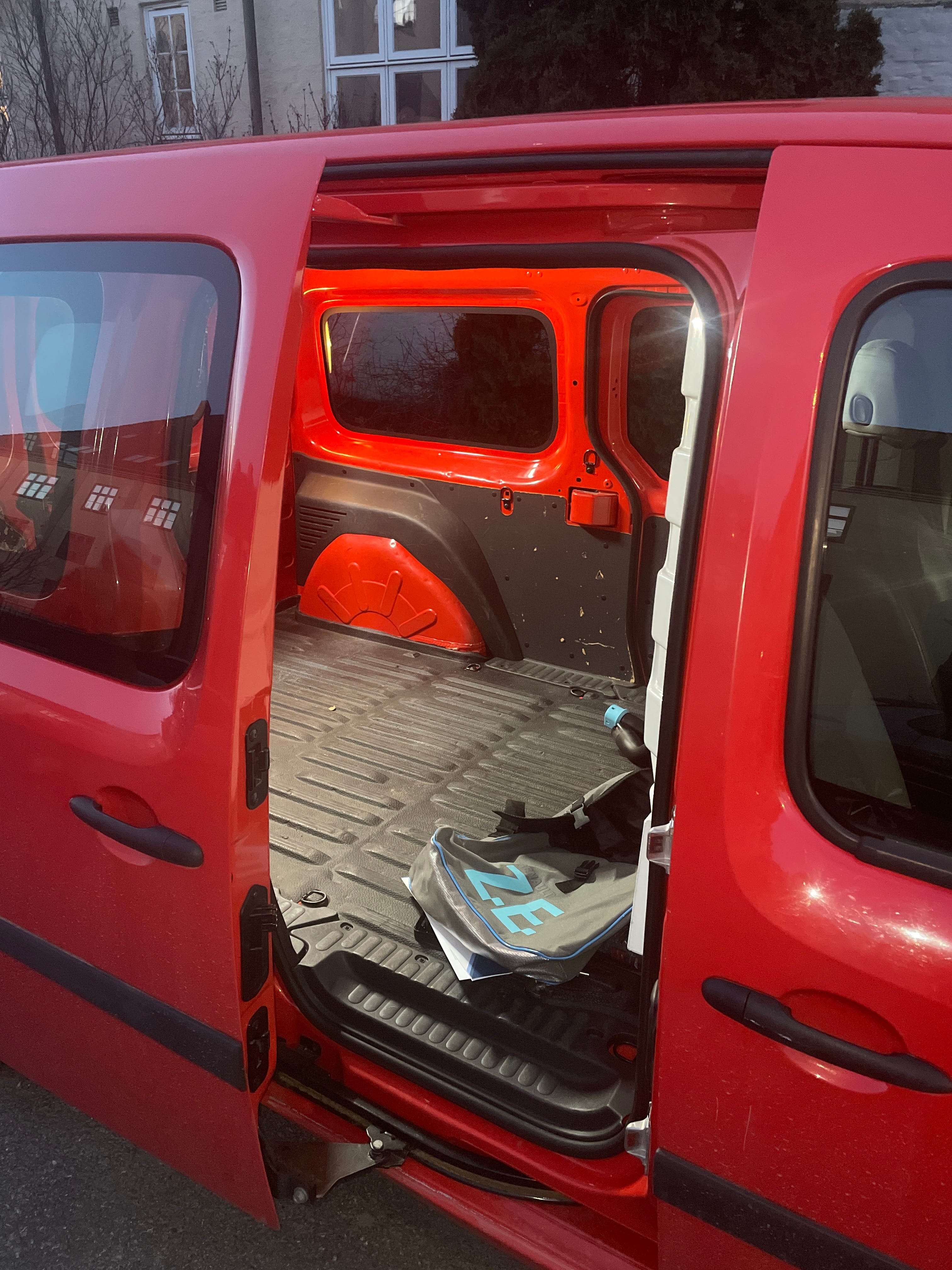 Renault Kangoo Express ZE med Bilradio