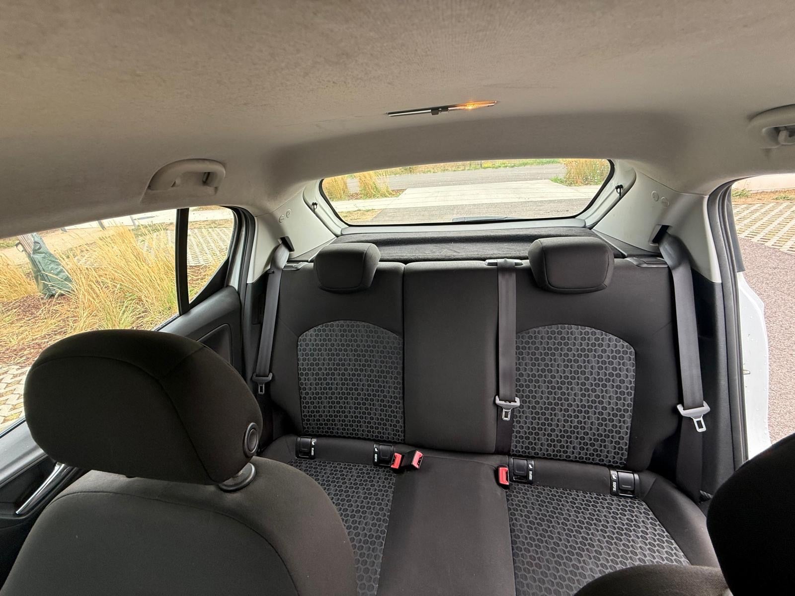 Opel Corsa-E avec Autoradio