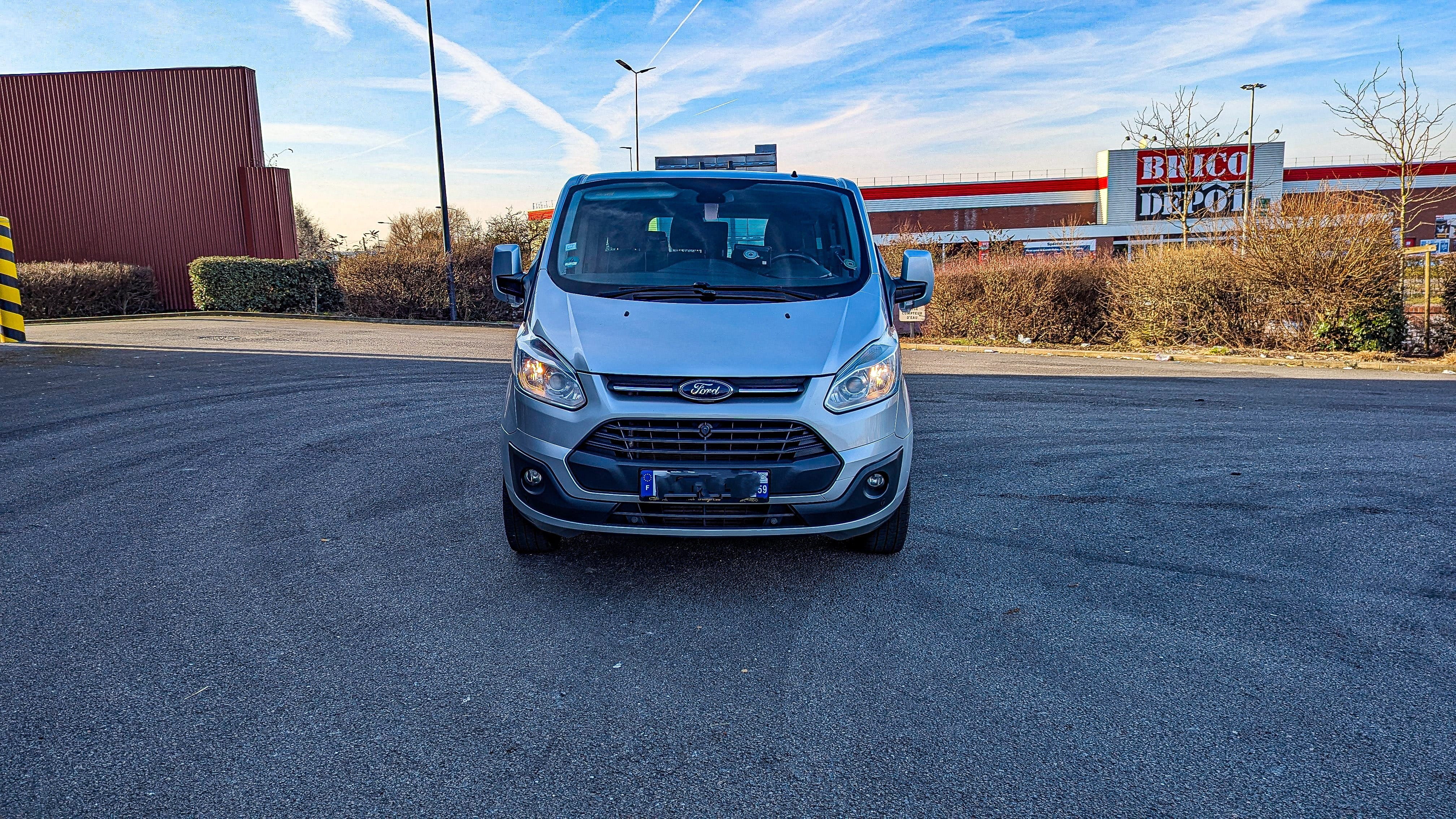 Ford Tourneo Custom 2.2 DTCI 125 CH 9 PLACES GRAND COFFRE avec Audio Bluetooth