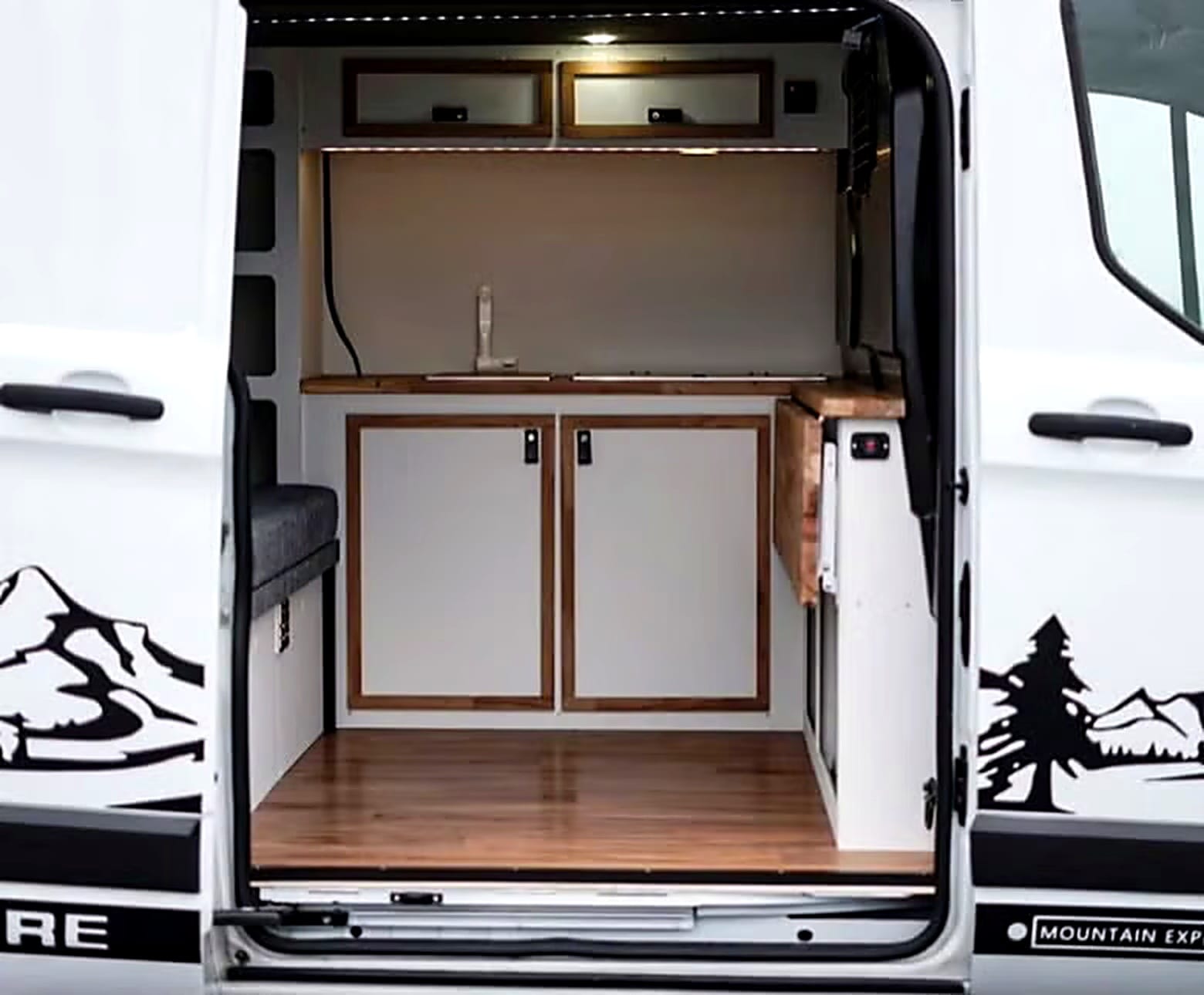Ford Transit Camper med Babysete