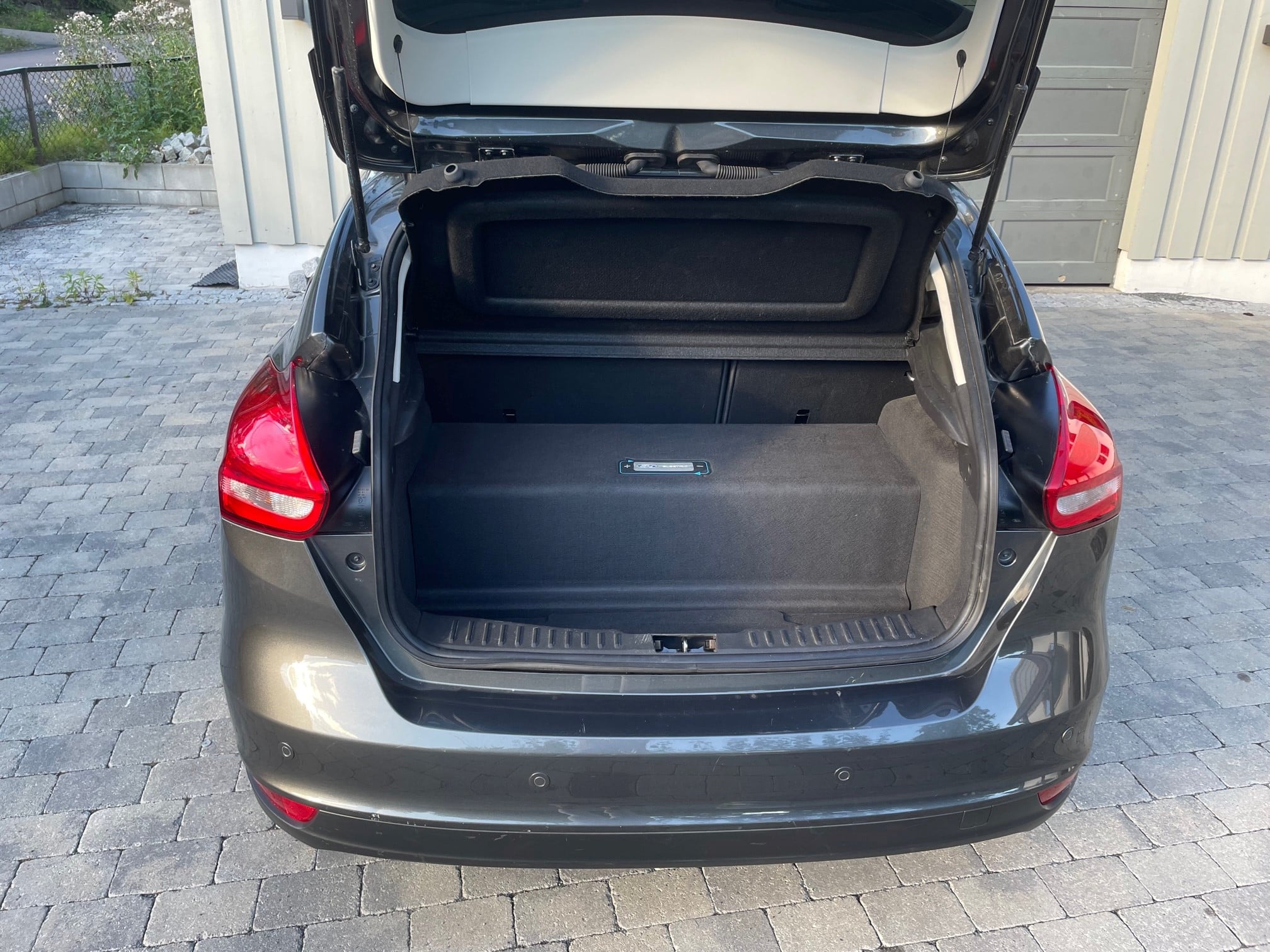 Ford Focus Electric med Snøkjettinger