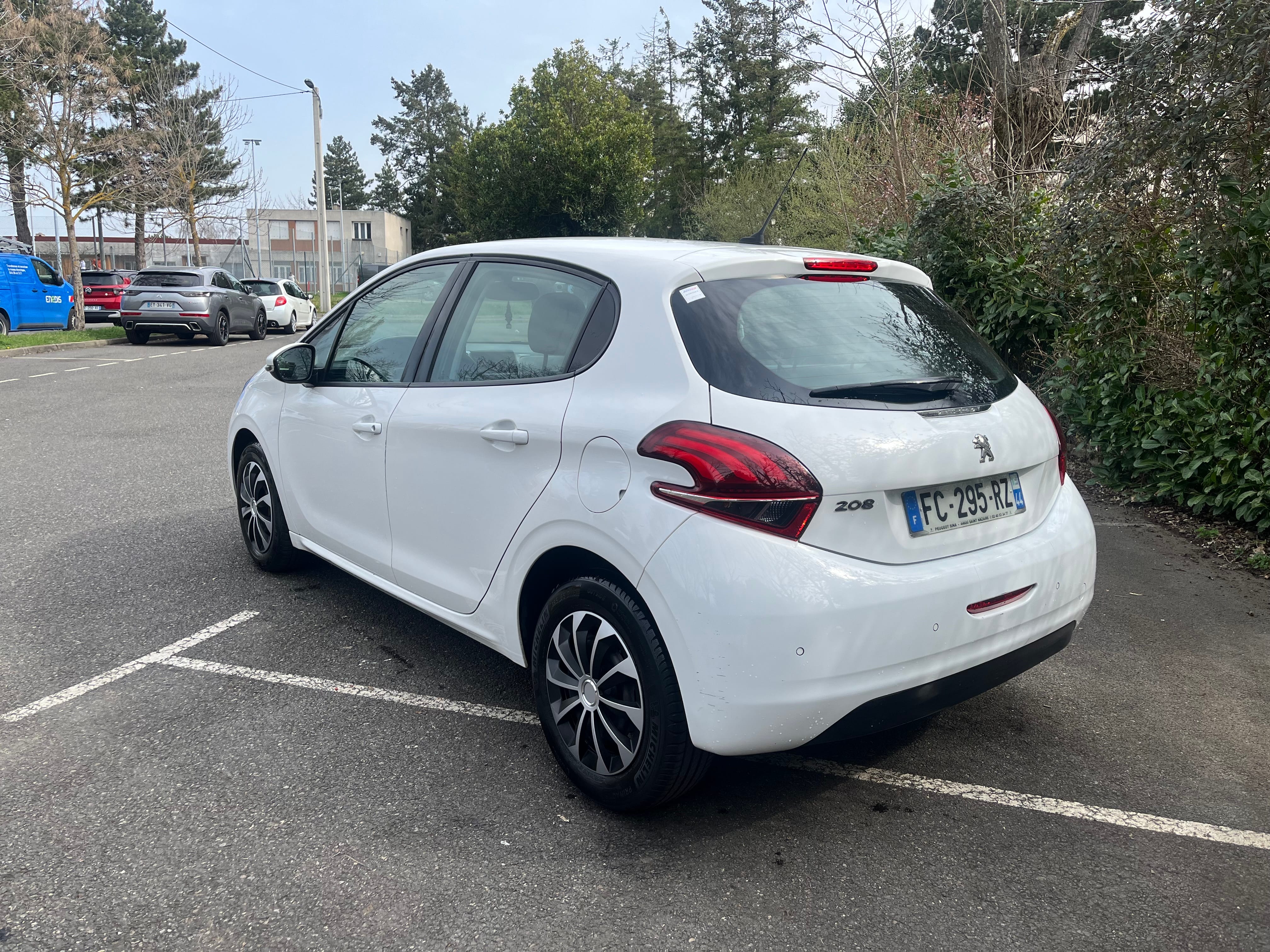 Peugeot 208 avec GPS