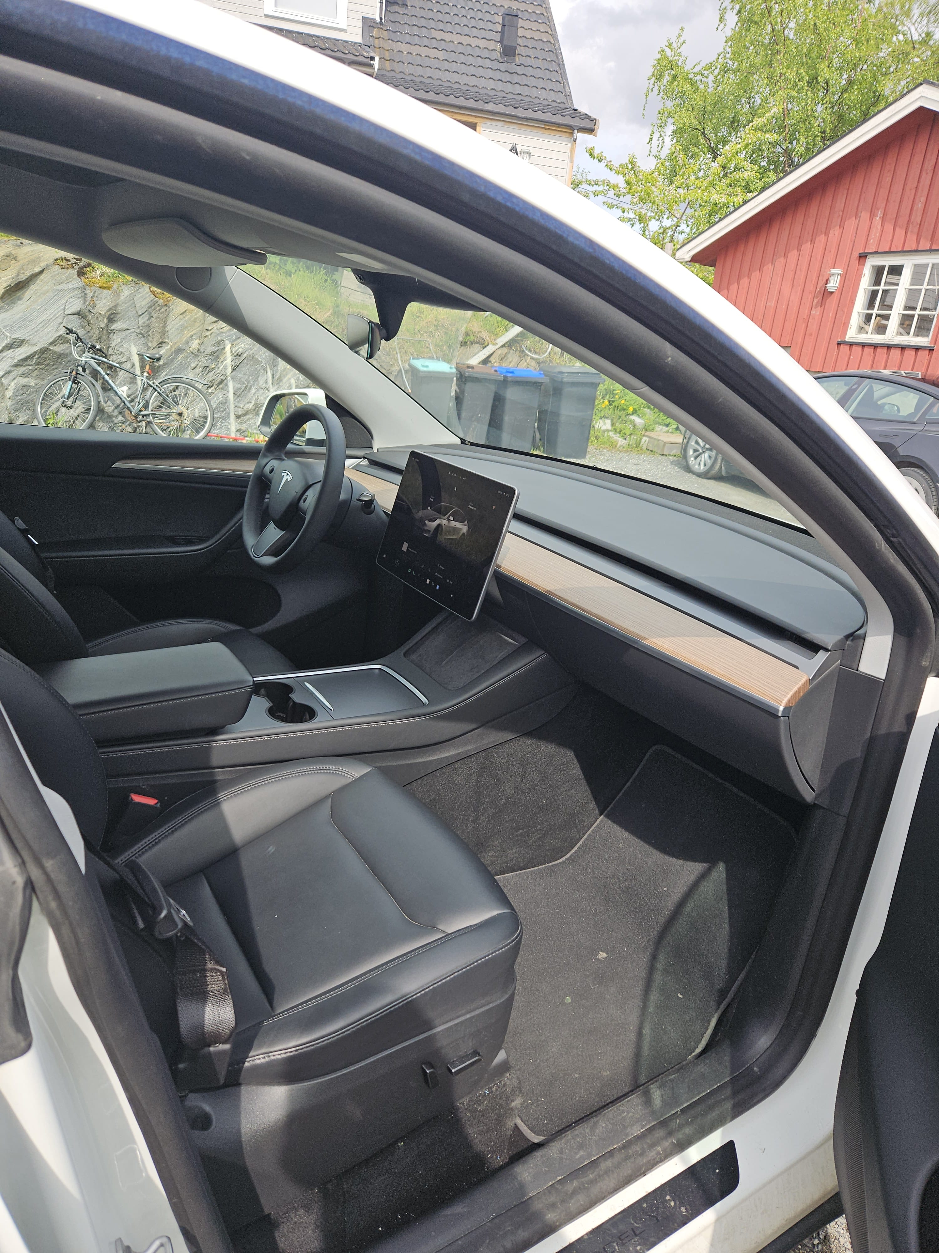 Tesla Model Y Performance med Dashcam