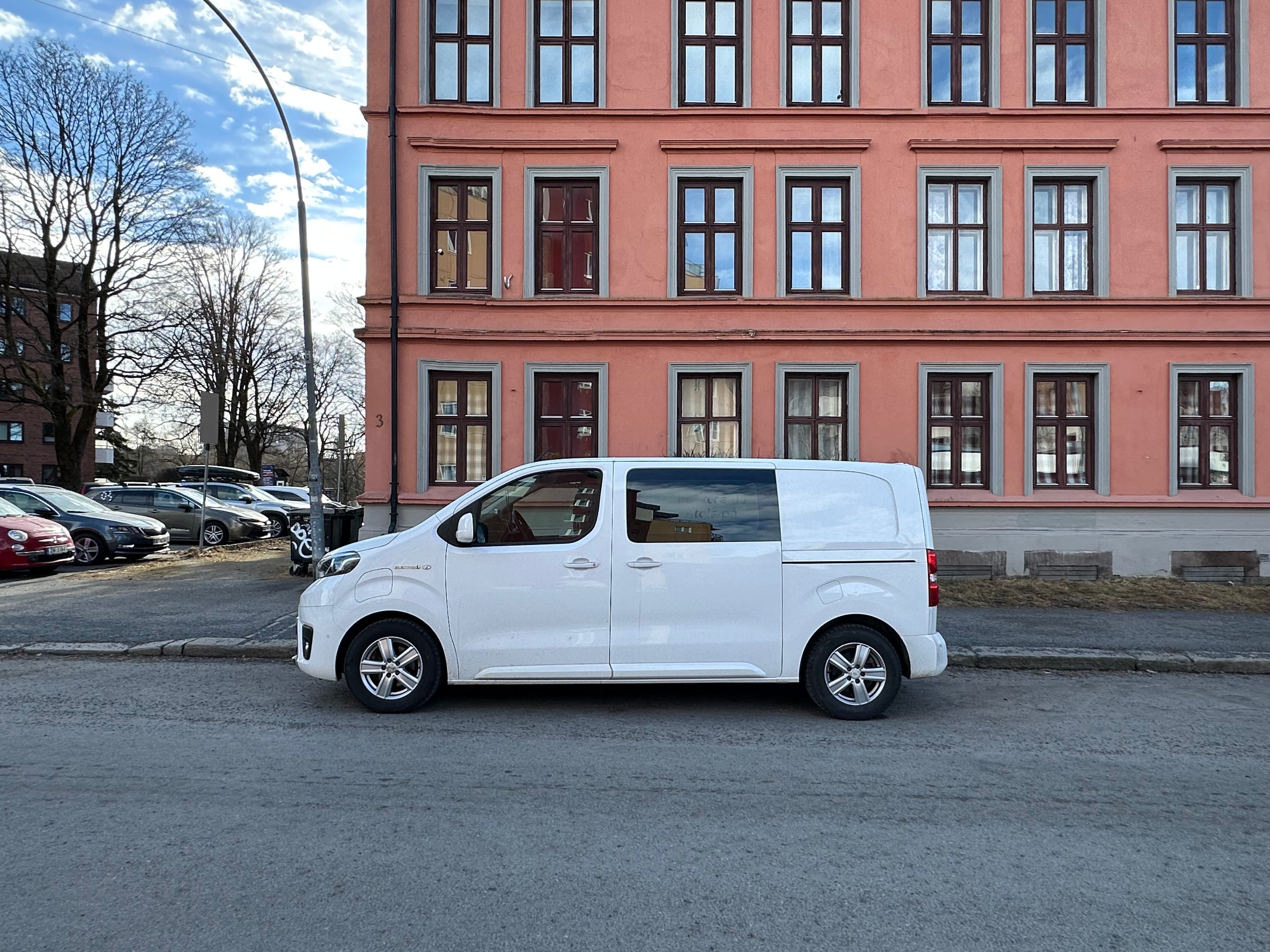 Toyota Proace Varebil Elektrisk (3 seter) 210cm lasterom m/tralle! mit Klimaanlage