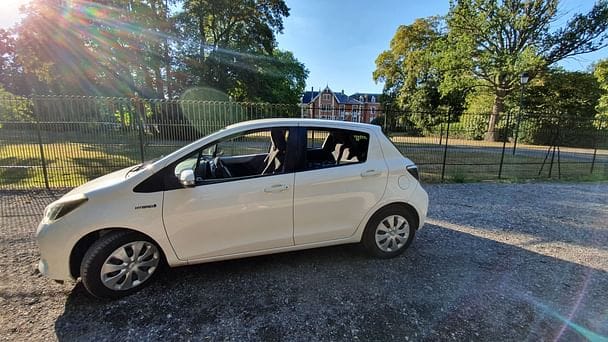 Toyota Yaris Hybride Boite Auto avec Caméra de recul