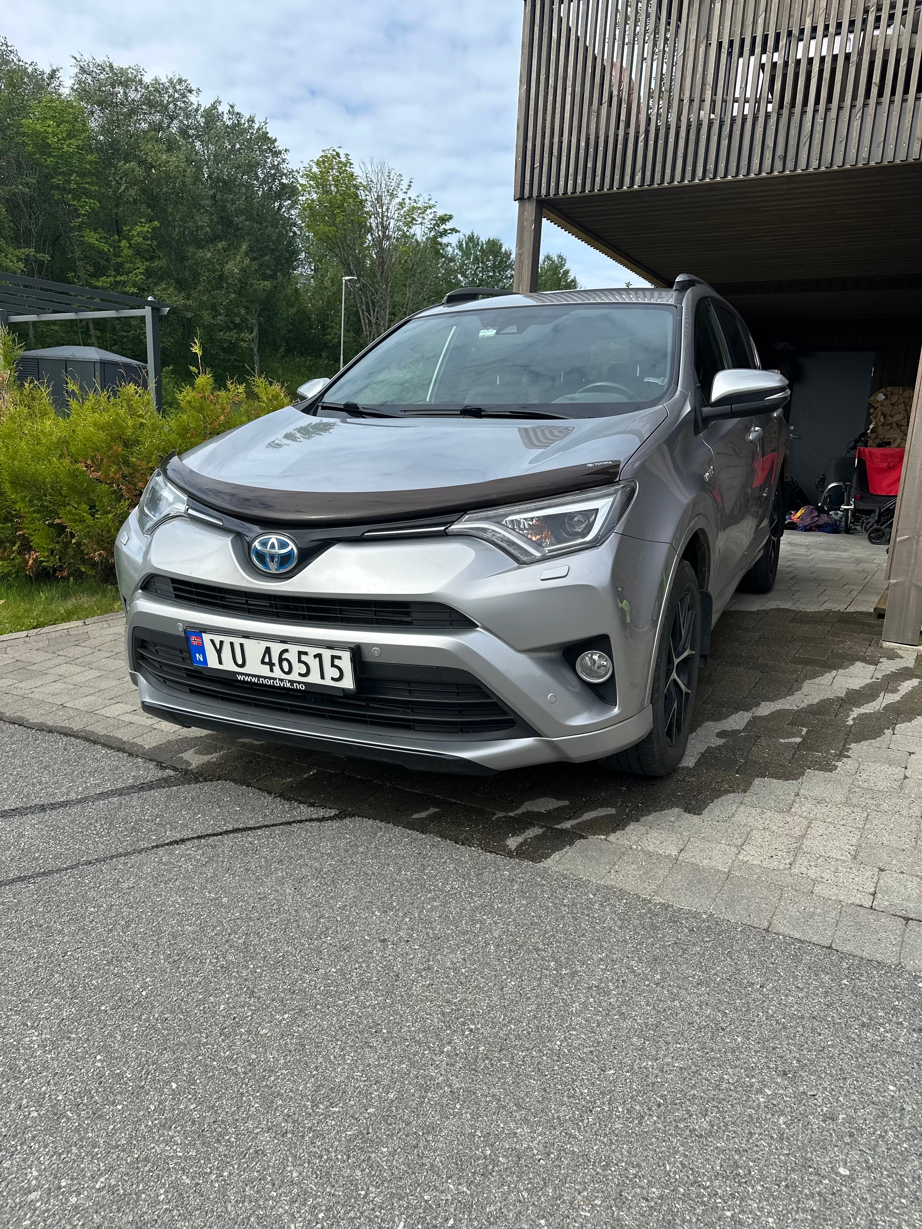 Toyota Rav4 Hybrid med Babysete