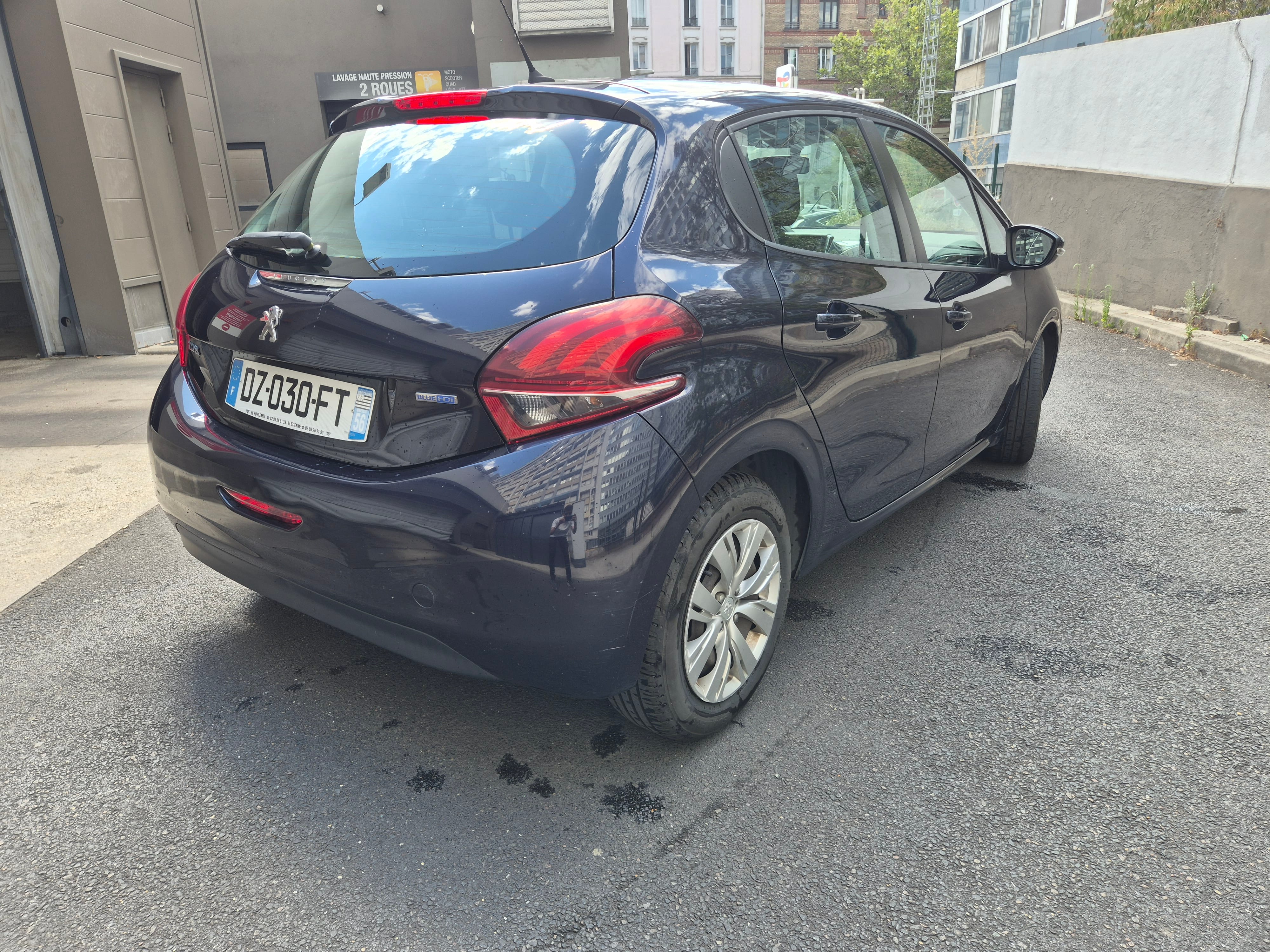 Peugeot 208 avec GPS