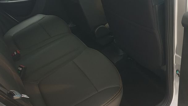 Dacia Spring mit Kindersitz