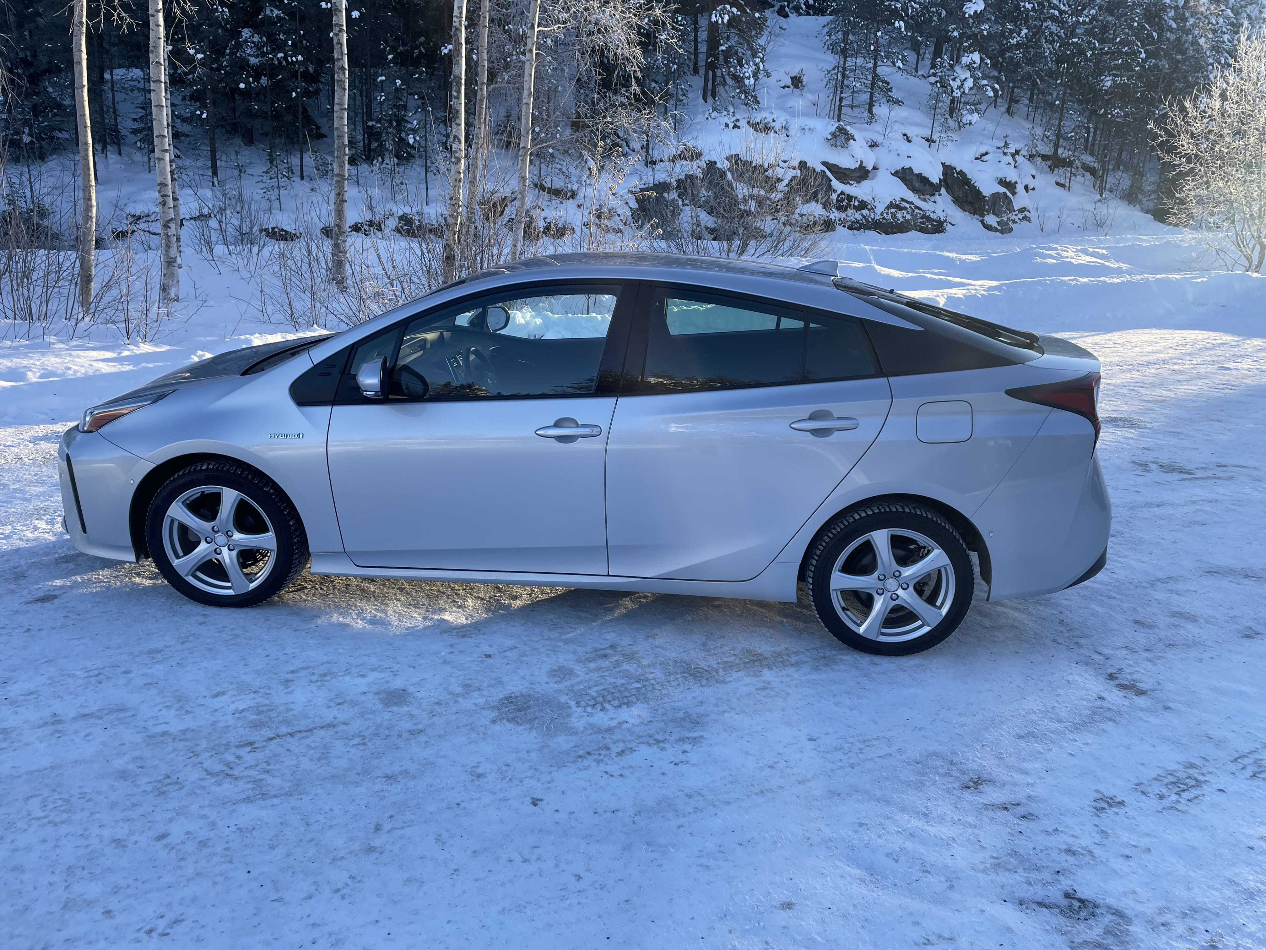 Toyota Prius LE AWD-E med Bluetooth audio