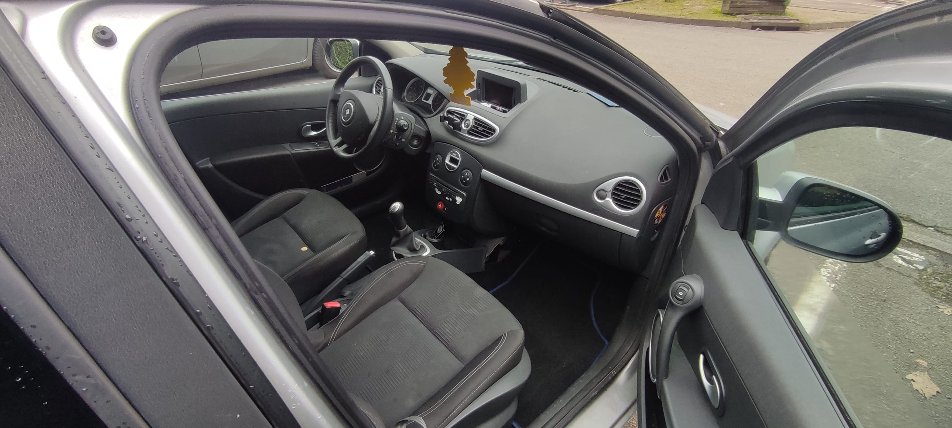 Renault Clio Estate avec Entrée audio / iPod