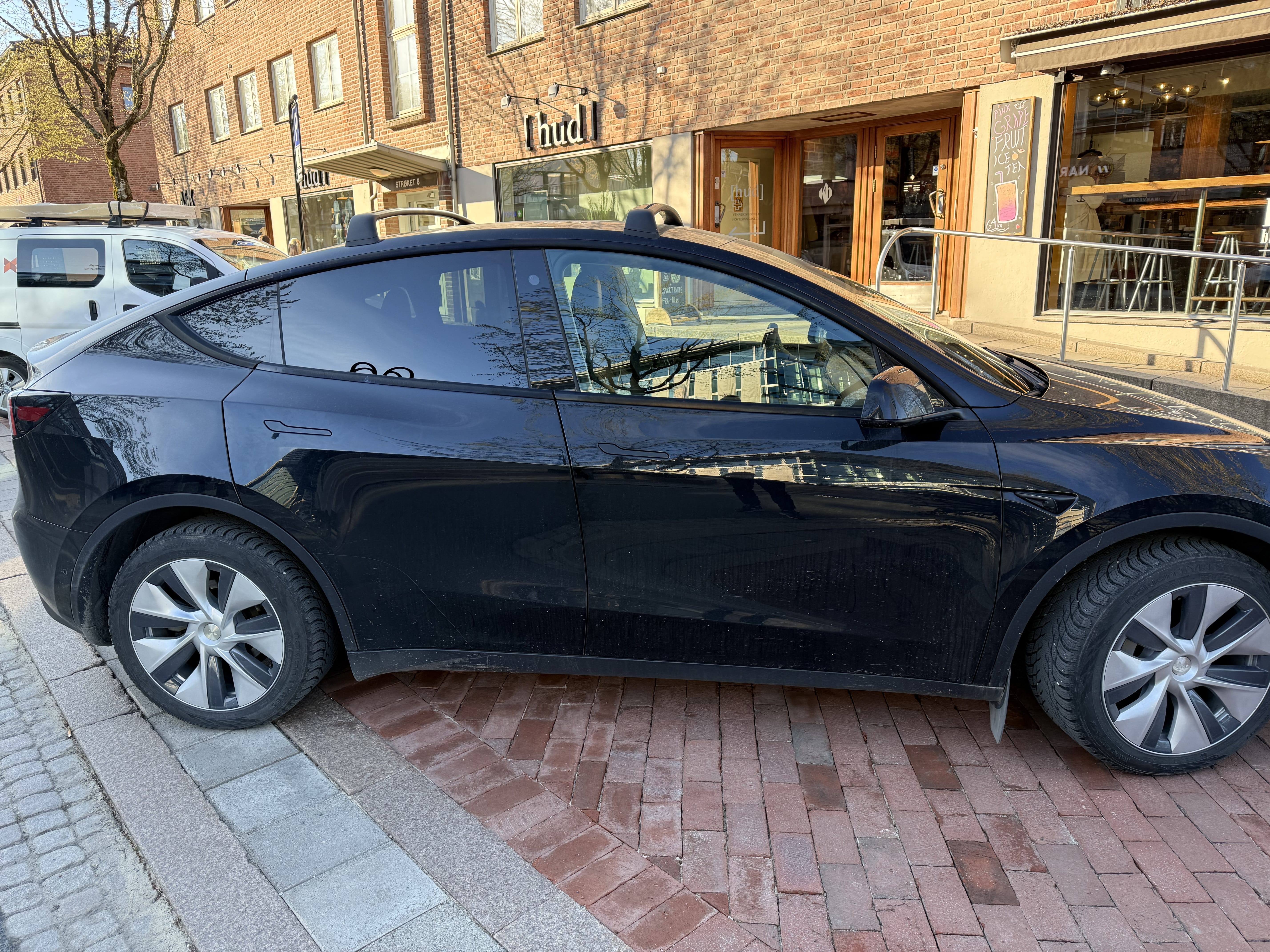 Tesla Model Y med Aircondition