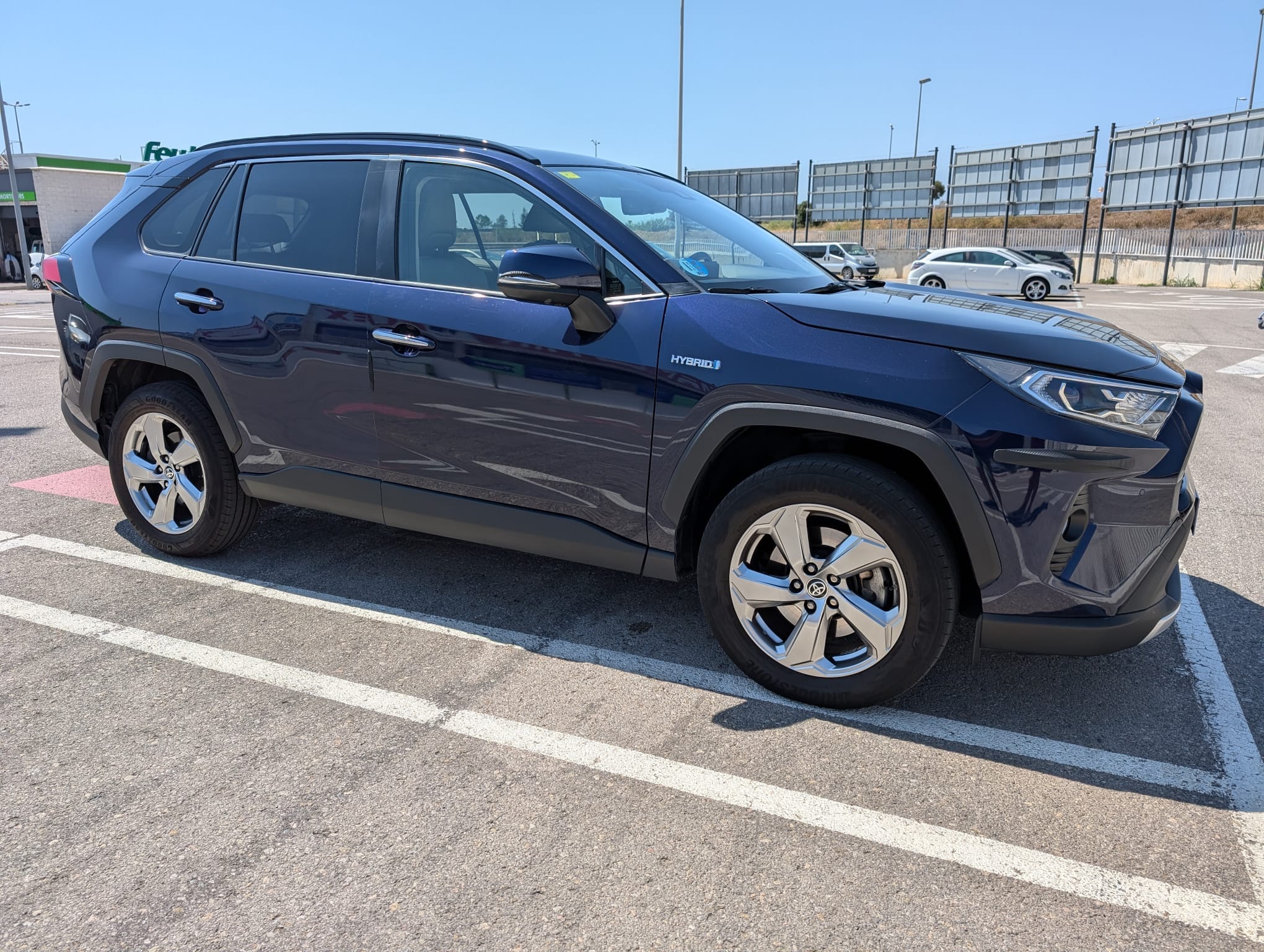 Toyota RAV4 XLE Premium 2.4 con Silla infantil
