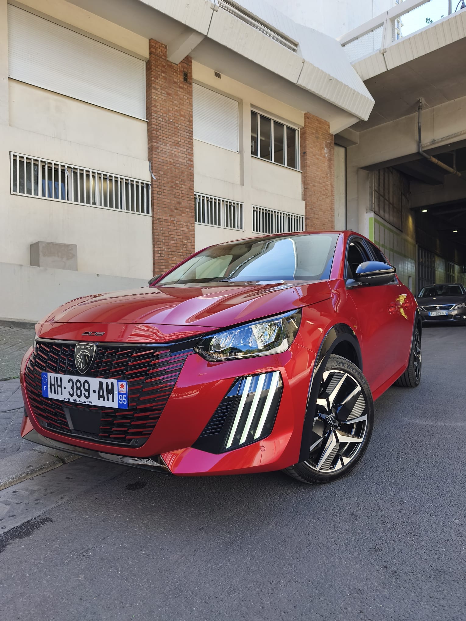 Peugeot 208, 2025, Essence 95 / Électrique (hybride), automatique