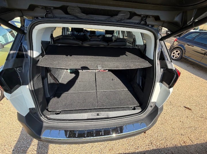 Peugeot 5008 avec GPS