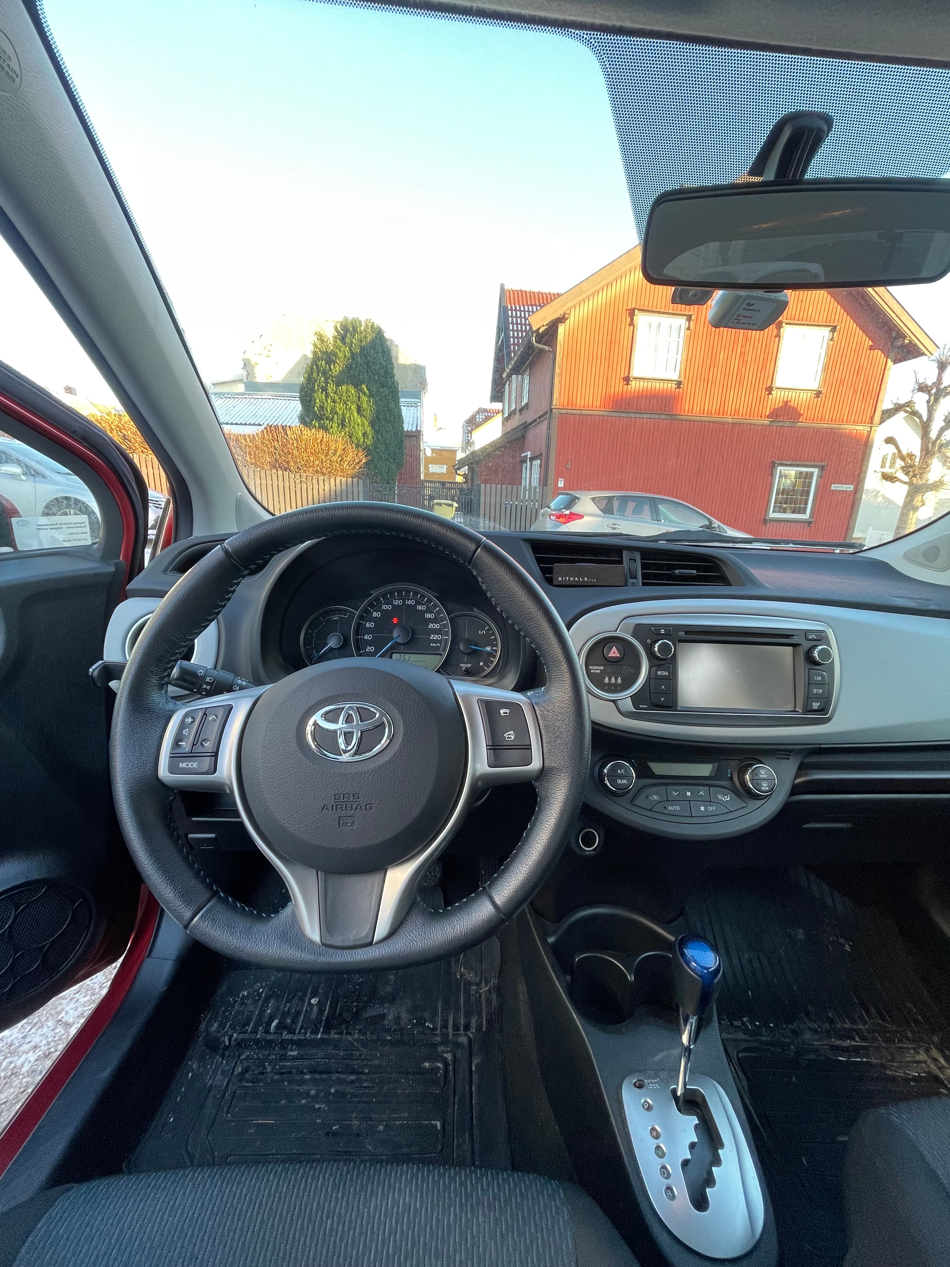 Toyota Yaris Hybrid med Bluetooth audio