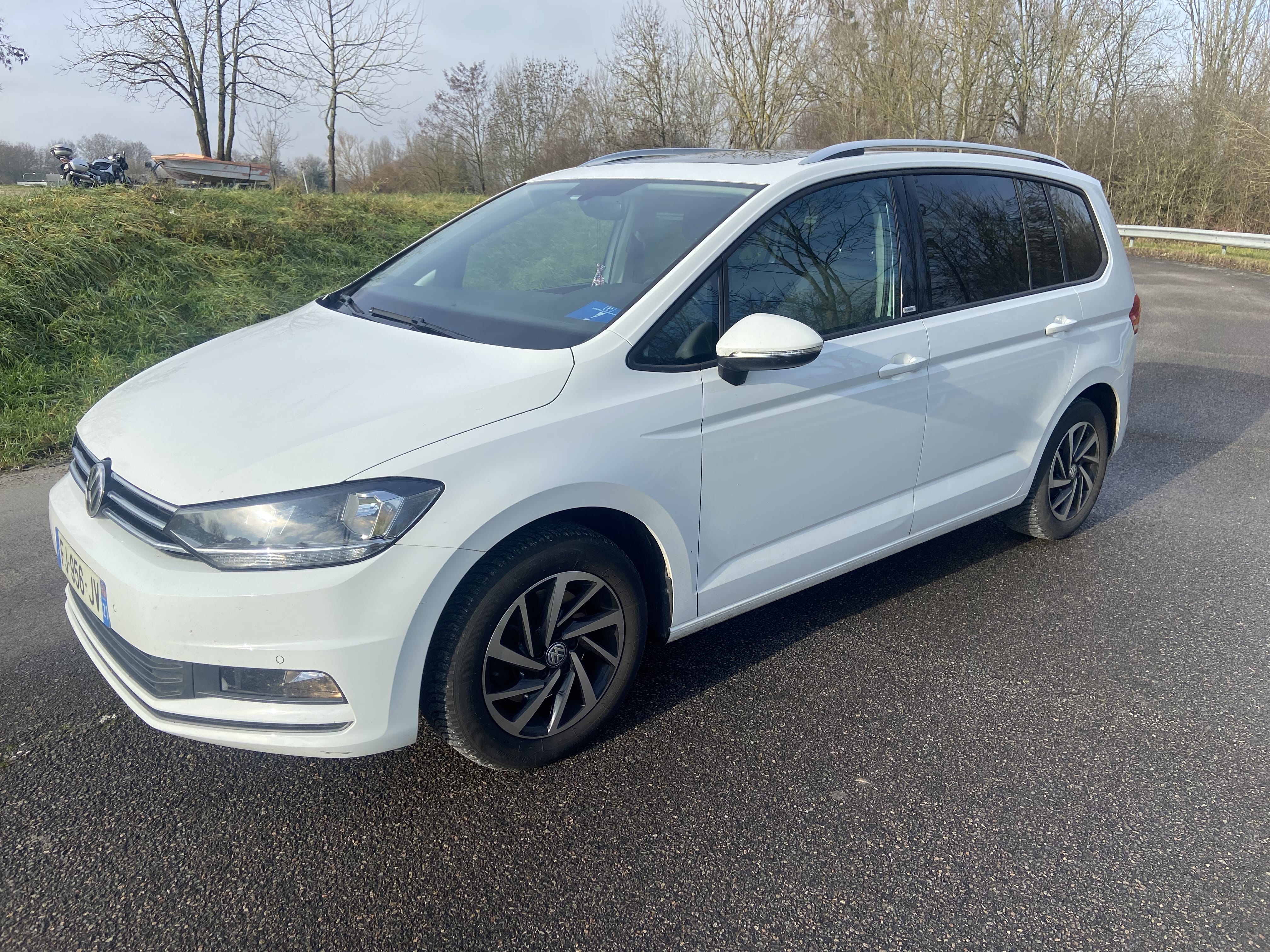 Volkswagen Touran, 2019, Essence 95, 7 places