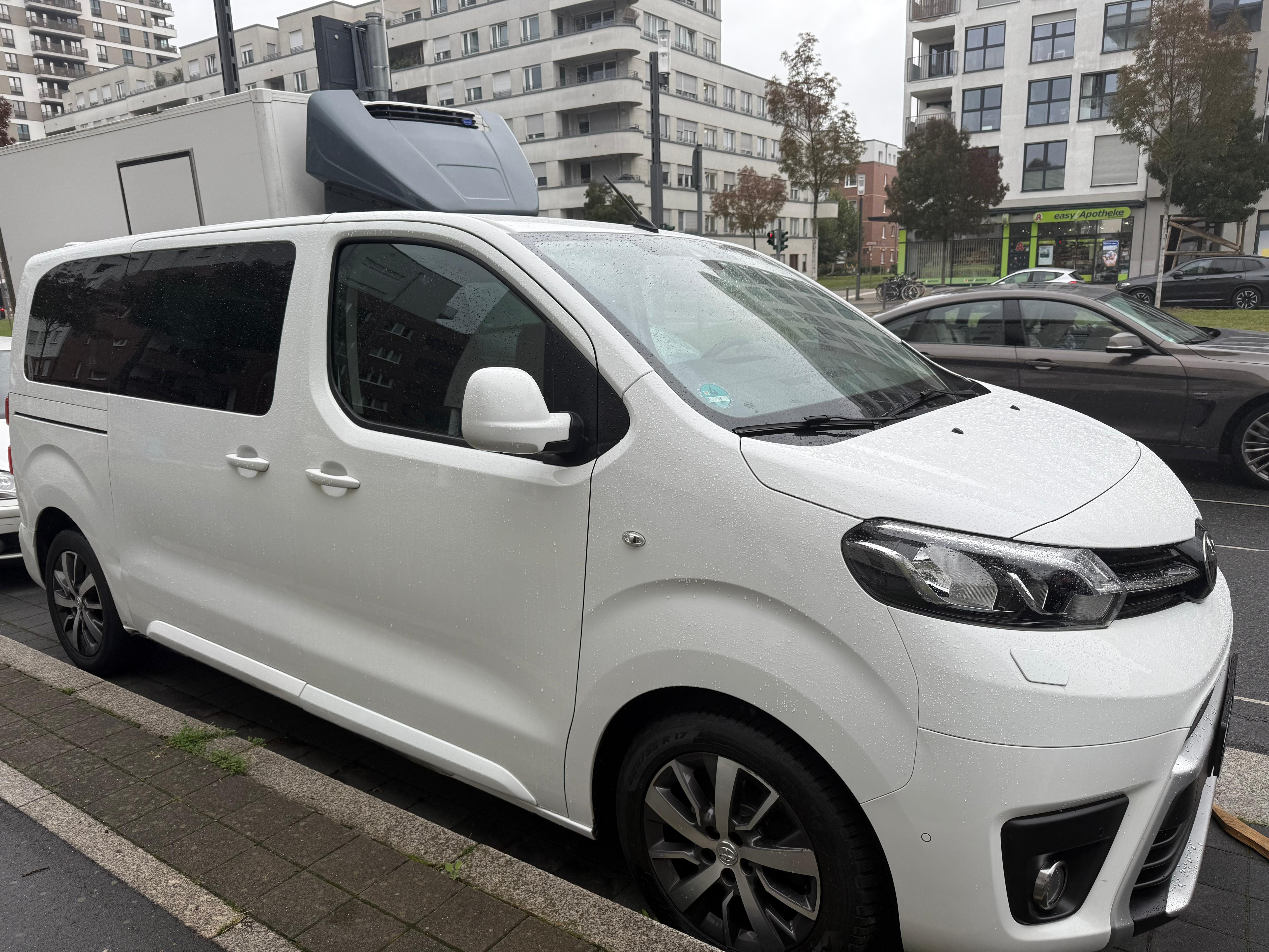Toyota Proace Verso mit Navigationsgerät