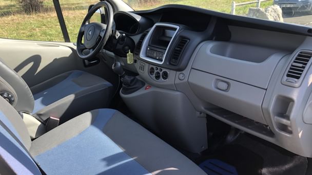 Renault Trafic Passenger 9 Places / Pessac & Aéroport de Bordeaux avec Porte-vélos